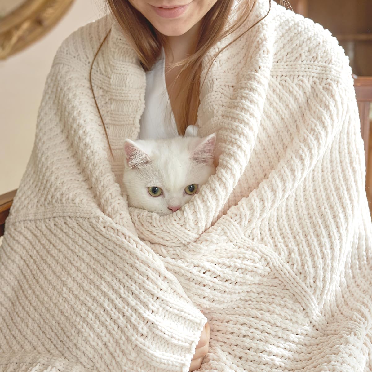 Amélie Home Chenille Knit Throw Blanket for Couch, Chevron Texture Decorative Soft Blanket for