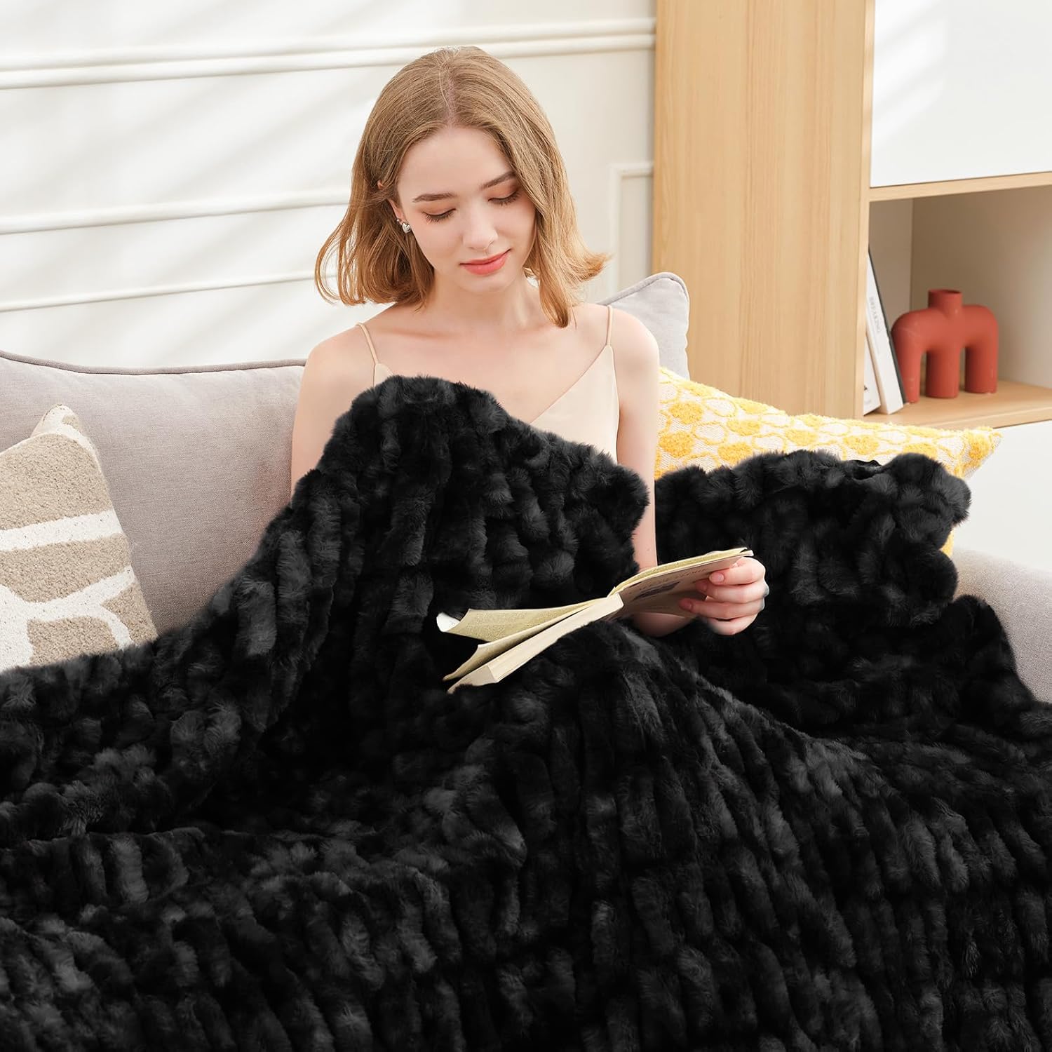 Ultra Soft Luxury Faux Fur Twin Blanket for Counch,Fuzzy Fluffy Plush Warm Cozy Elegant Wrinkled