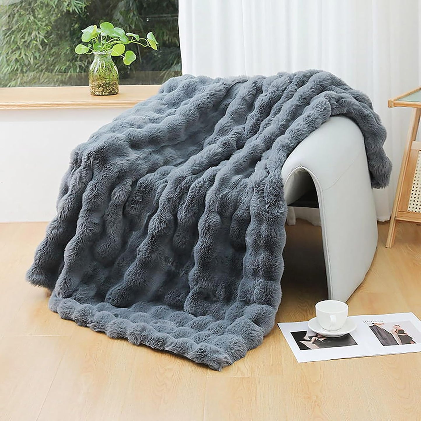 UKELER Soft Faux Fur Throw Blanket Large Solid Reversible Shaggy Blanket Plush Thick Fluffy
