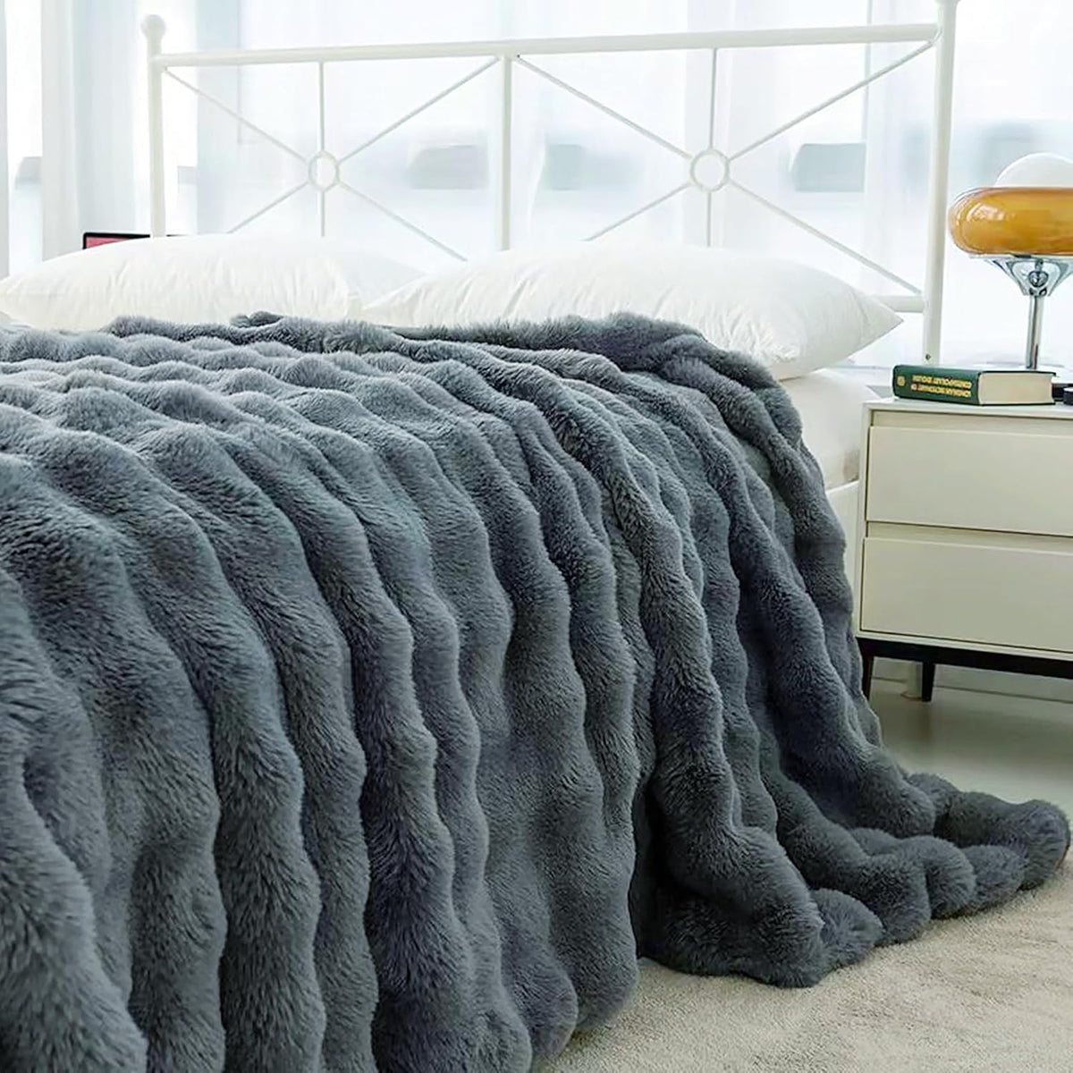 UKELER Soft Faux Fur Throw Blanket Large Solid Reversible Shaggy Blanket Plush Thick Fluffy