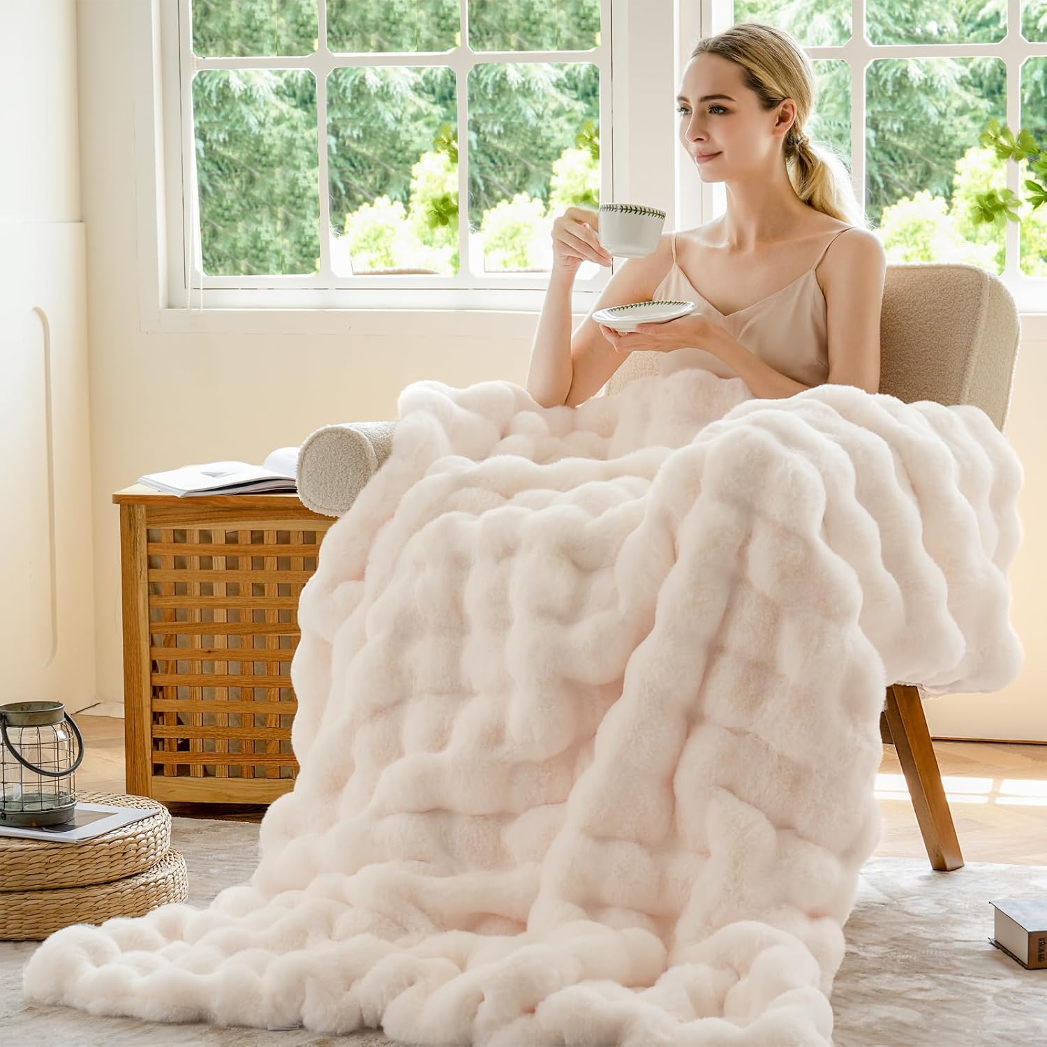BENVWE Faux Fur Throw Blanket for Couch - Cozy Plush Fluffy Soft Thick Bubble Blanket for Living
