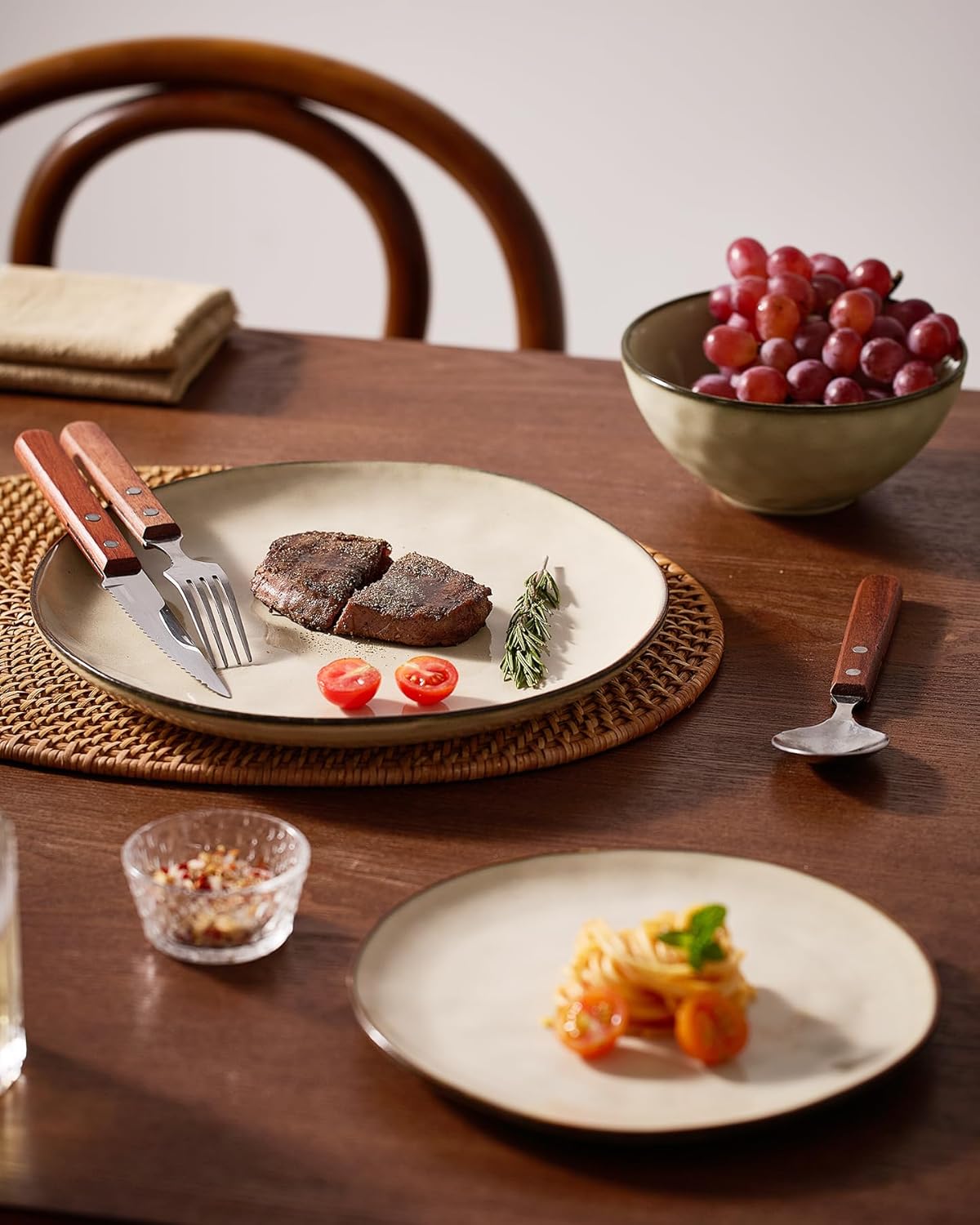 Famiware Dinnerware Sets for 8, Ocean Round 24-Piece Kitchen Plates and Bowls Sets, Microwave and