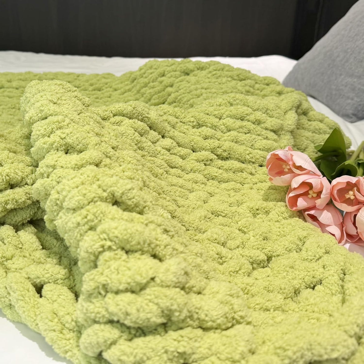 Chunky Knit Blanket Throw 40"×40", Chenille Throw Blankets, Handmade Warm & Cozy Blanket Couch Bed