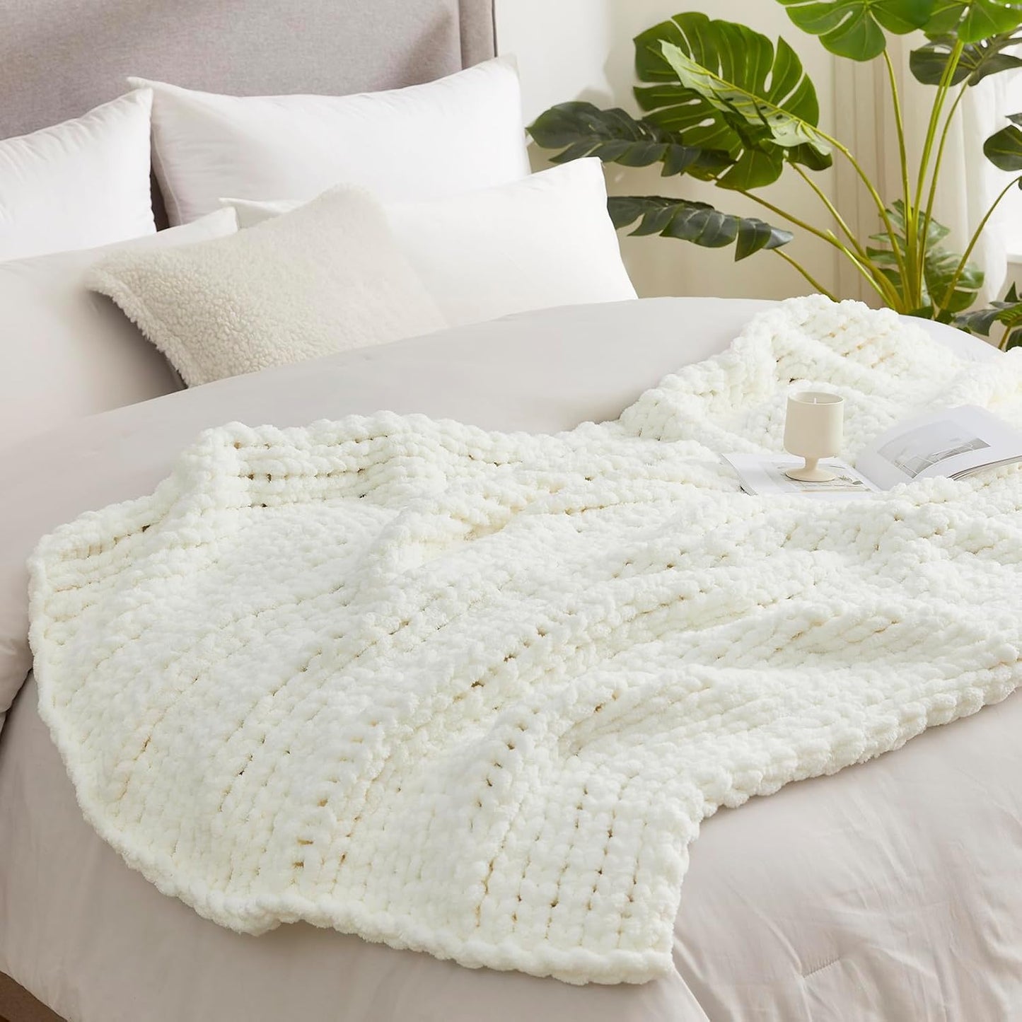 Amélie Home Chunky Knit Throw Blanket for Couch, Soft Chenille Crochet Blanket for Children