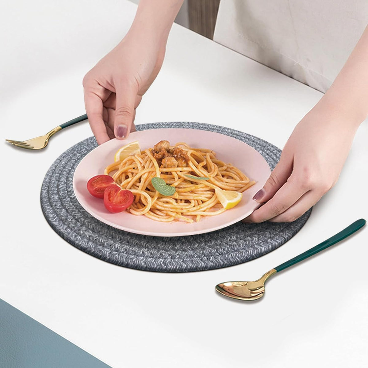 Round Placemats Set of 6, Cotton Rope Woven Table Mats, Hot Pads for Kitchen, Non Slip Heat