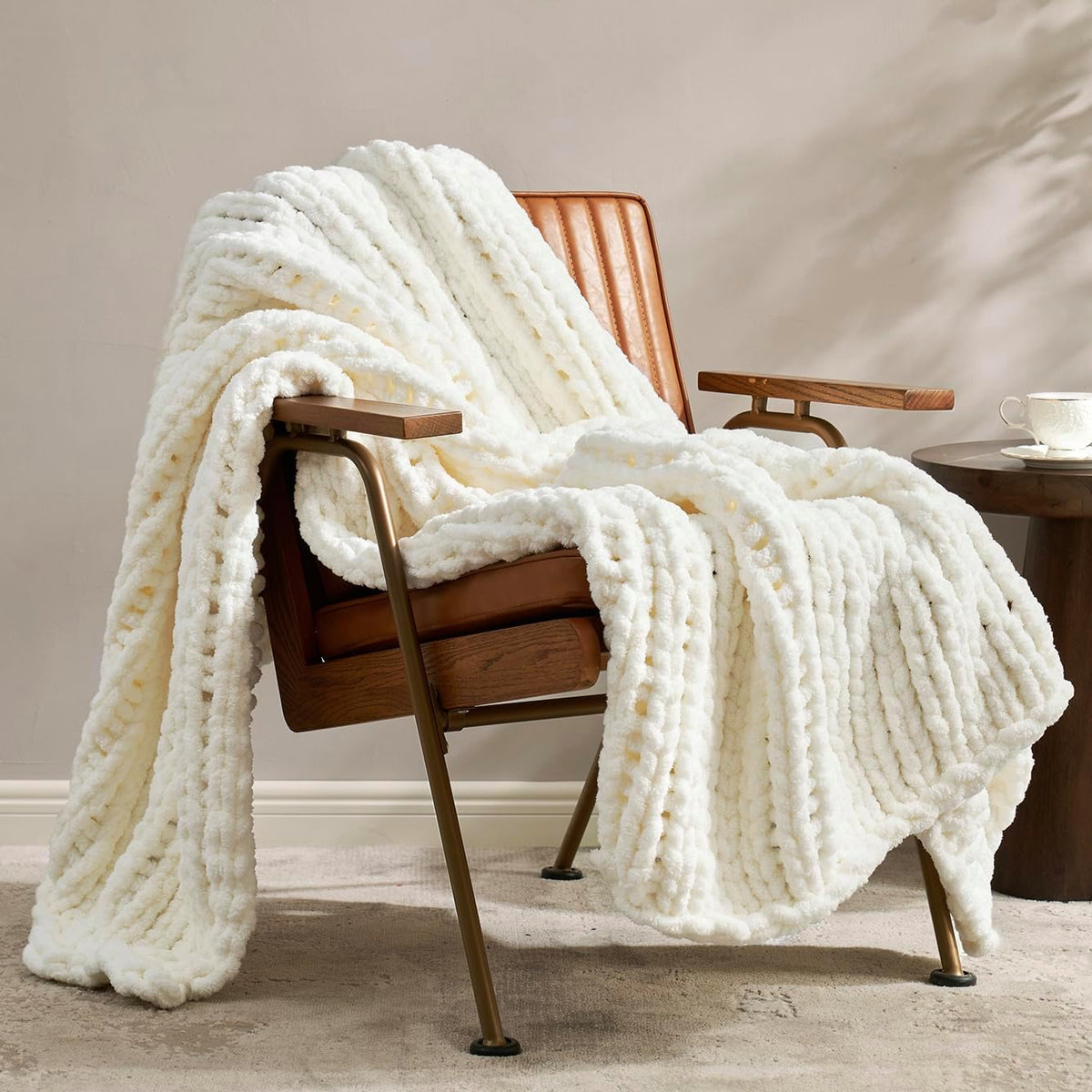 Amélie Home Chunky Knit Throw Blanket for Couch, Soft Chenille Crochet Blanket for Children