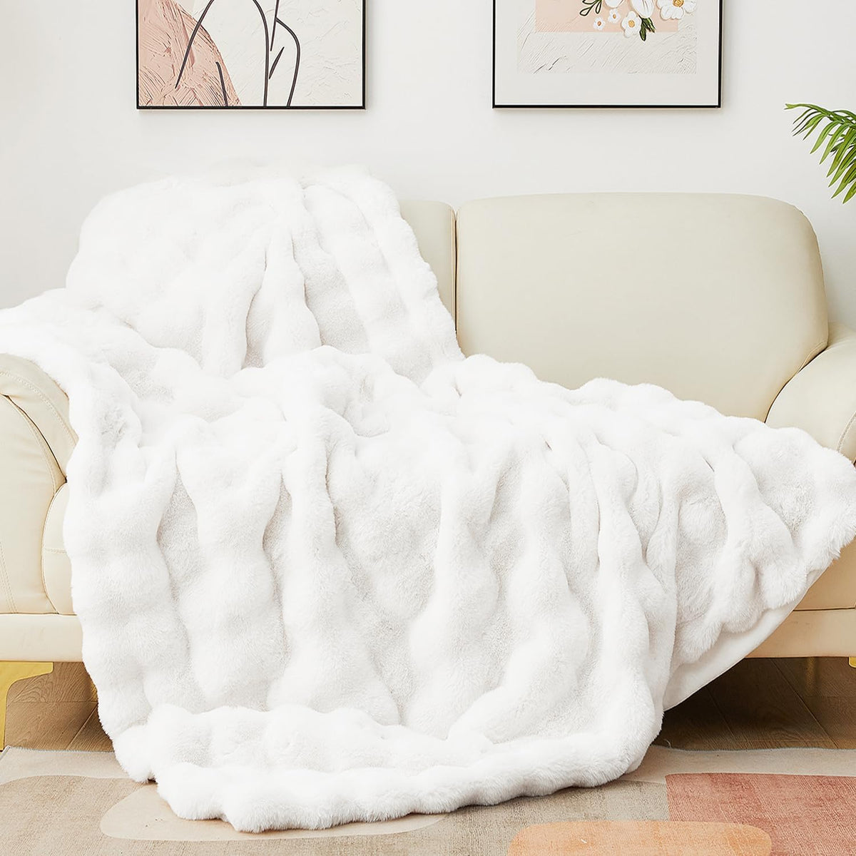 Latepis White Faux Fur Queen Blanket Cozy Bubble Soft Fuzzy Thick Living Room Blankets for Bed Sofa