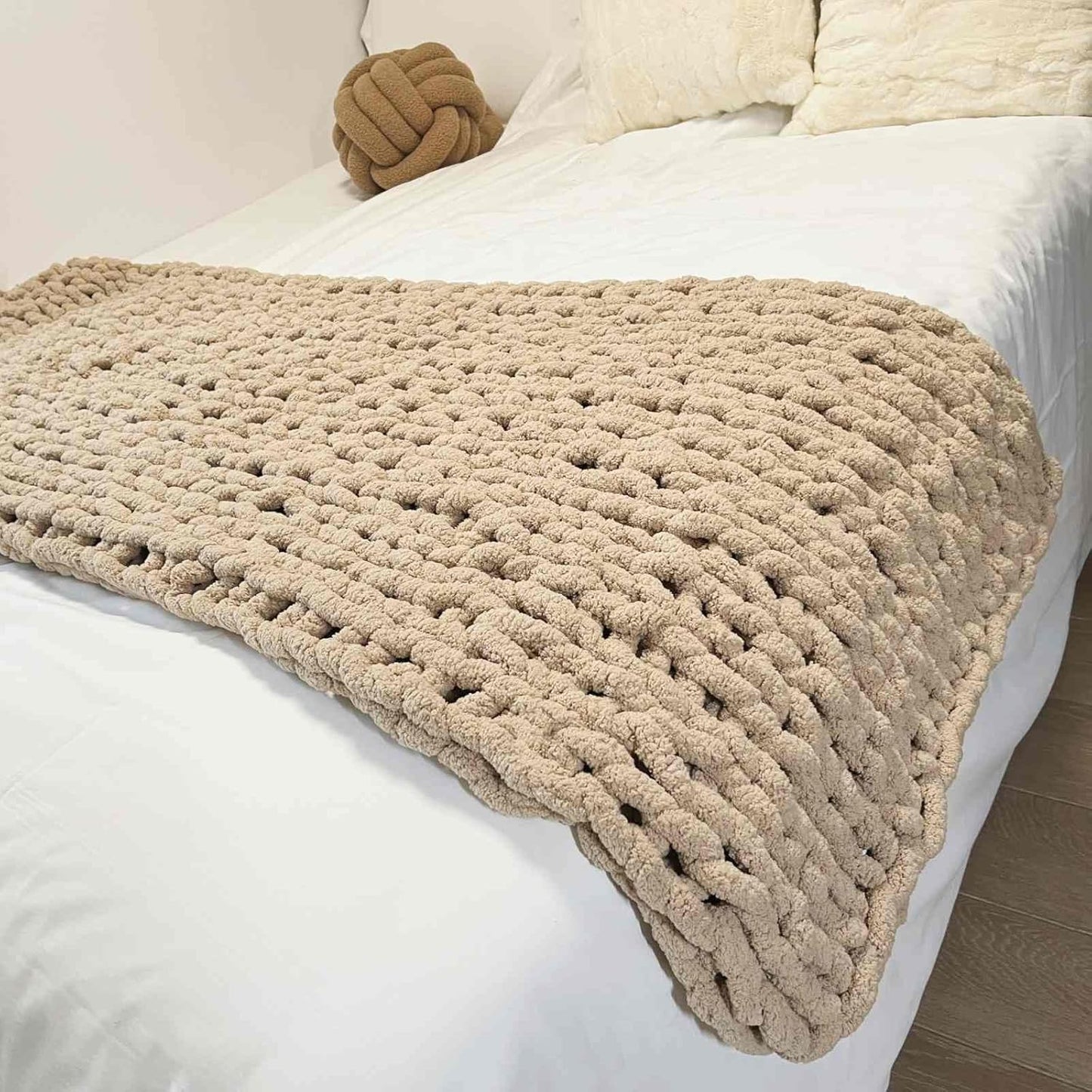 Chunky Knit Blanket Throw 48"x71", Chenille Throw Blankets, Handmade Warm & Cozy Blanket Couch Bed