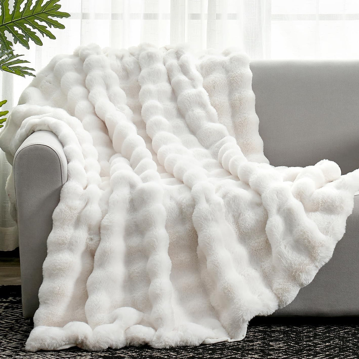 Cozy Bliss Faux Fur Throw Blanket for Couch, Fuzzy Soft Plush Thick Bubble Blanket for Sofa Bedroom