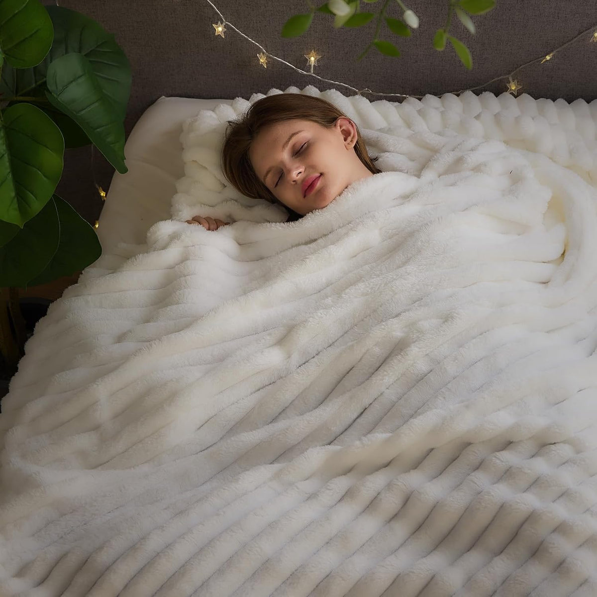 NEWCOSPLAY Super Soft Queen Blanket White Premium Silky Flannel Fleece 3D Ribbed Jacquard