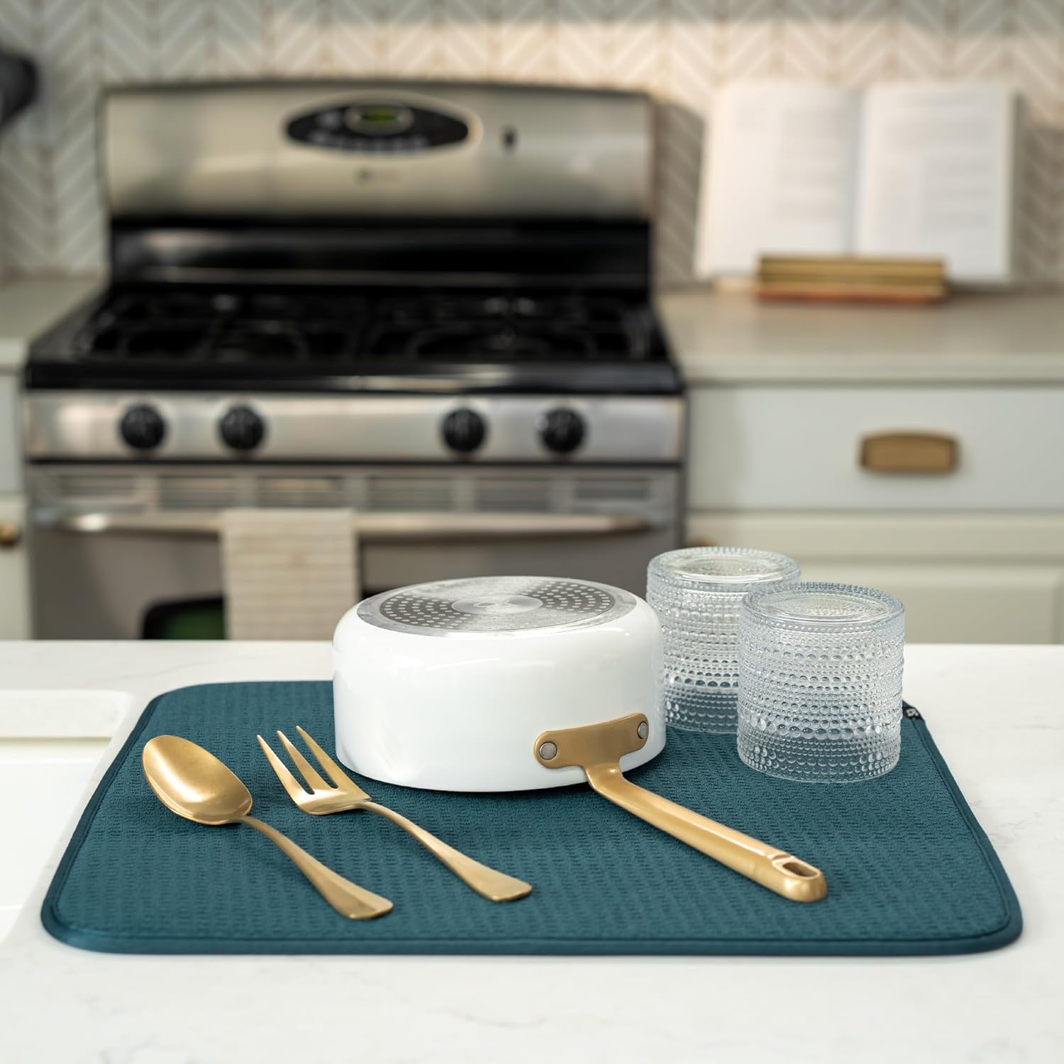 S&T INC. Dish Drying Mat, 16” x 18”, Absorbent Microfiber Kitchen Counter Mat, Dish Drying Pad for