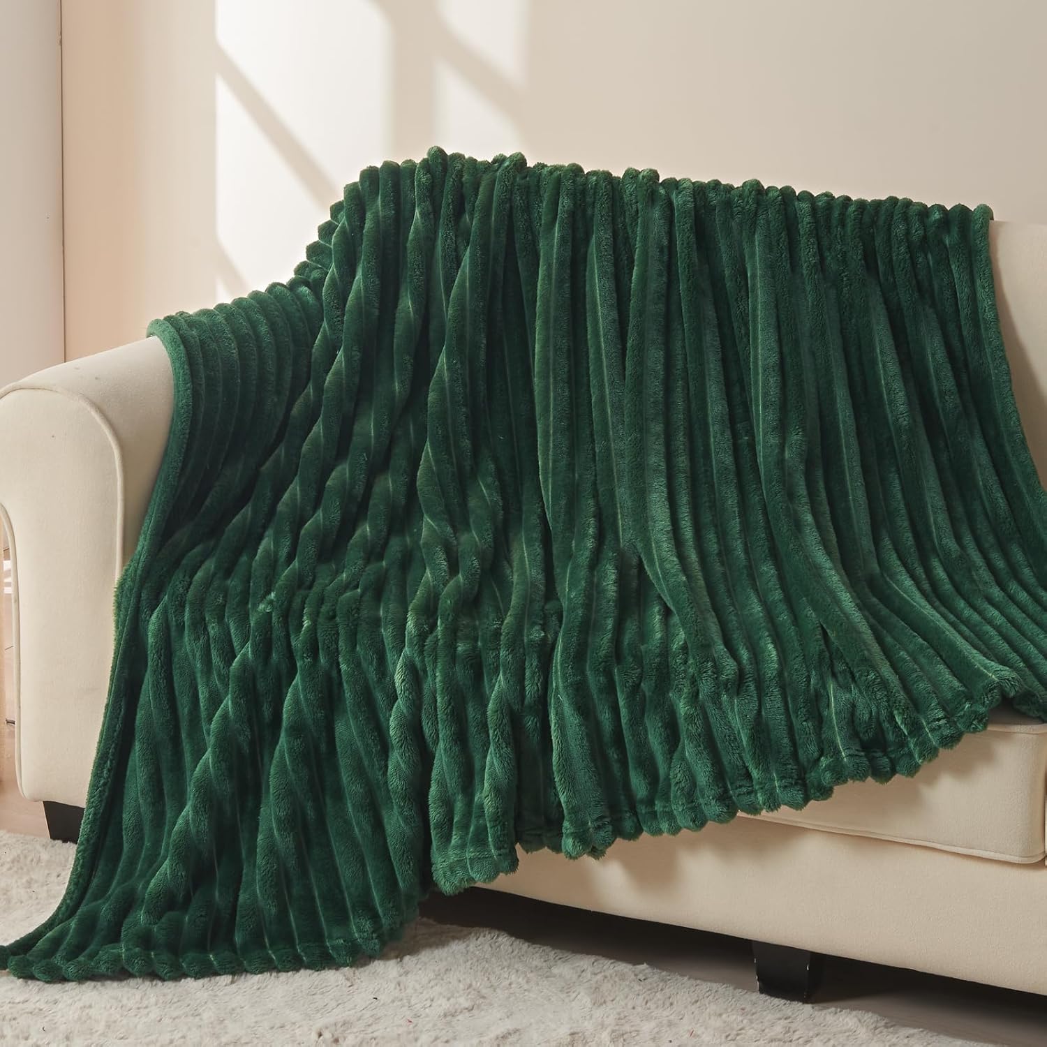 NEWCOSPLAY Super Soft Twin Blanket Dark Green Premium Silky Flannel Fleece 3D Ribbed Jacquard