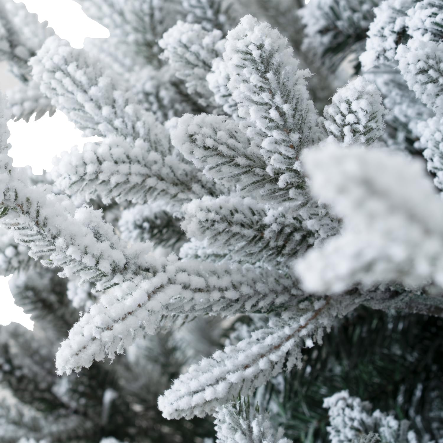 Ginebra Snow Flocked Prelit Christmas Tree 7.5ft/Snow Flocked