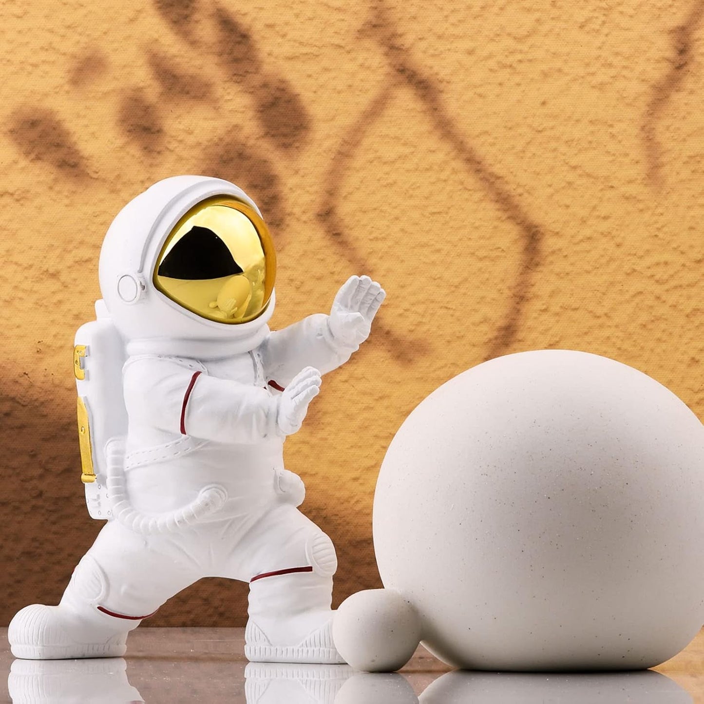XMGZQ Astronaut Statue, Astronaut Figurine, Kung Fu Spaceman Sculpture, Outer Space Arts Child