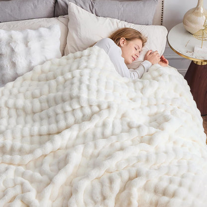 NEWCOSPLAY Faux Fur Throw Blanket Ivory Bubble Blanket Thick Warm Soft for Couch Sofa Bed 550GSM