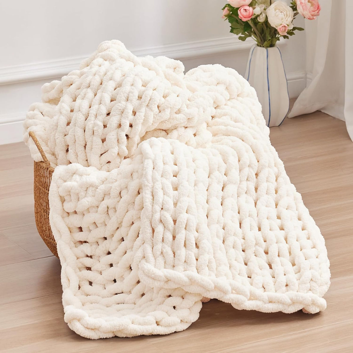 Chunky Knit Throw Blanket, 50''*60'' Knitted Throw Chenille Yarn for Bed Couch, Handmade Cream