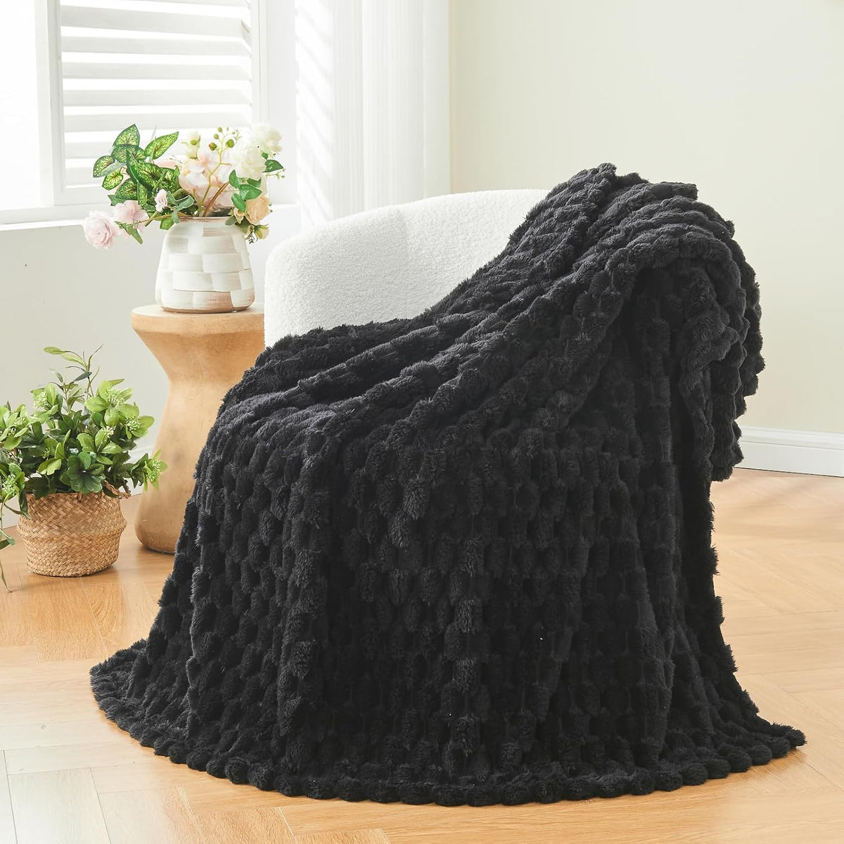 NEWCOSPLAY Super Soft Throw Blanket Black Premium Silky Flannel Fleece 3D Clouds Stylish Jacquard