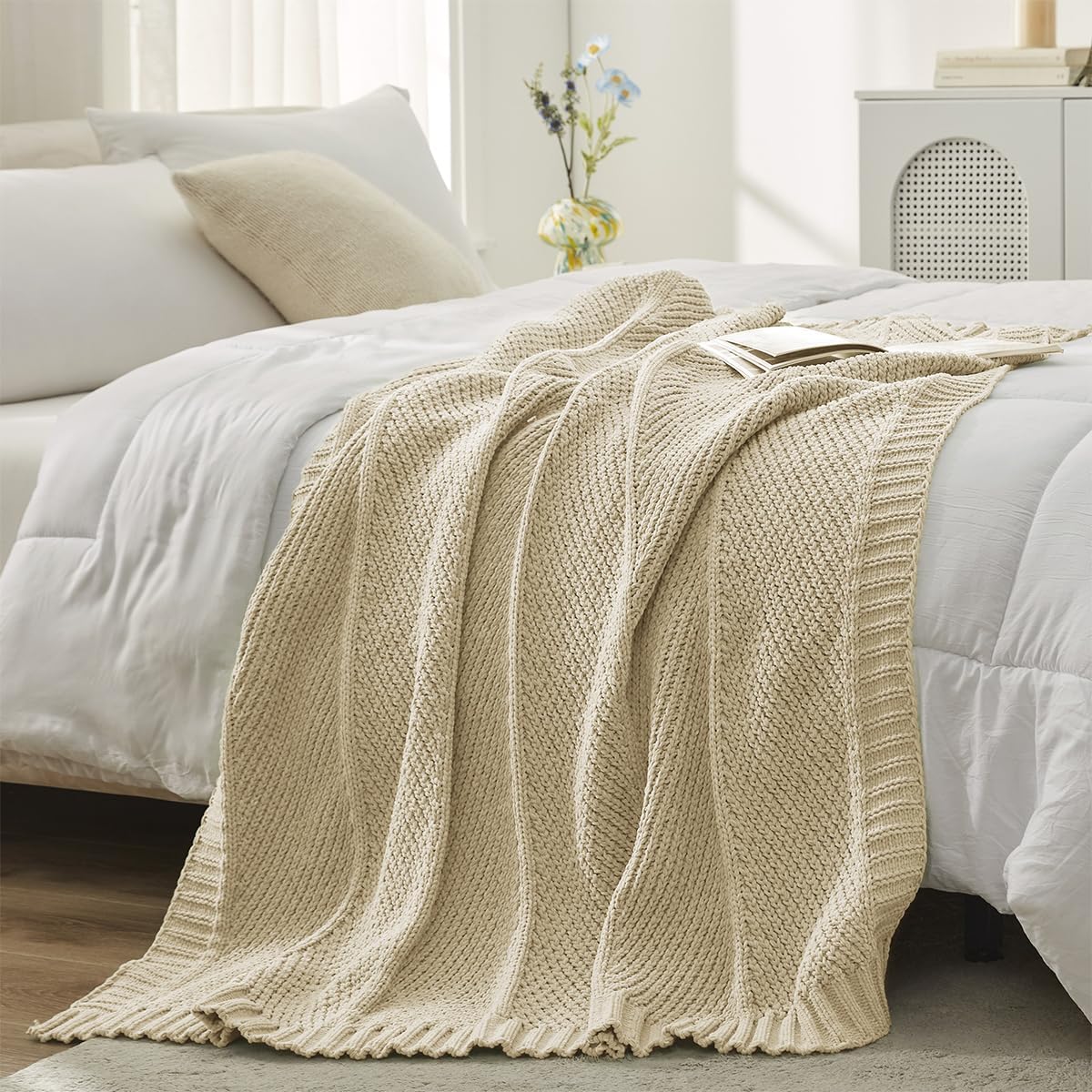 Amélie Home Chenille Knit Throw Blanket for Couch, Chevron Texture Decorative Soft Blanket for