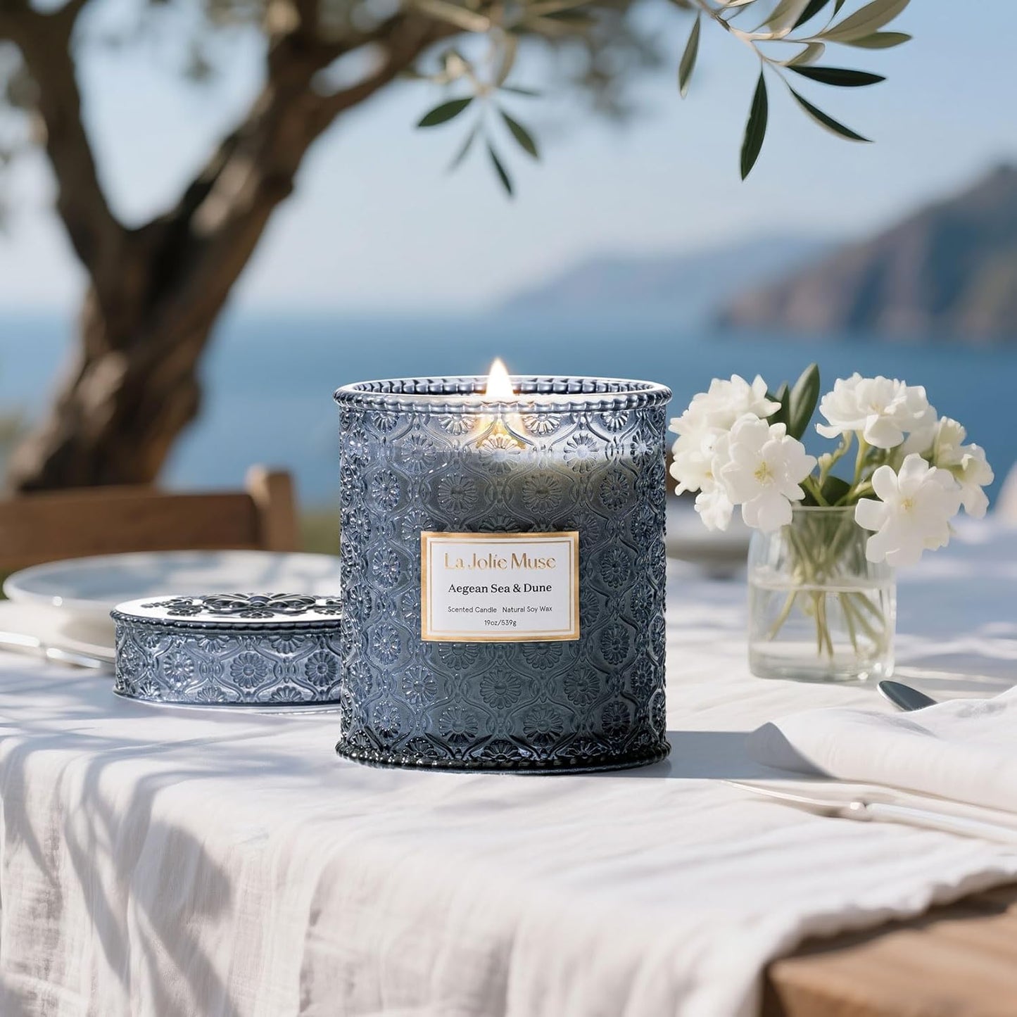 LA JOLIE MUSE Aegean Sea & Dune Candle –Cool Water, White Florals & Warm Amber | 19 oz Large Wooden