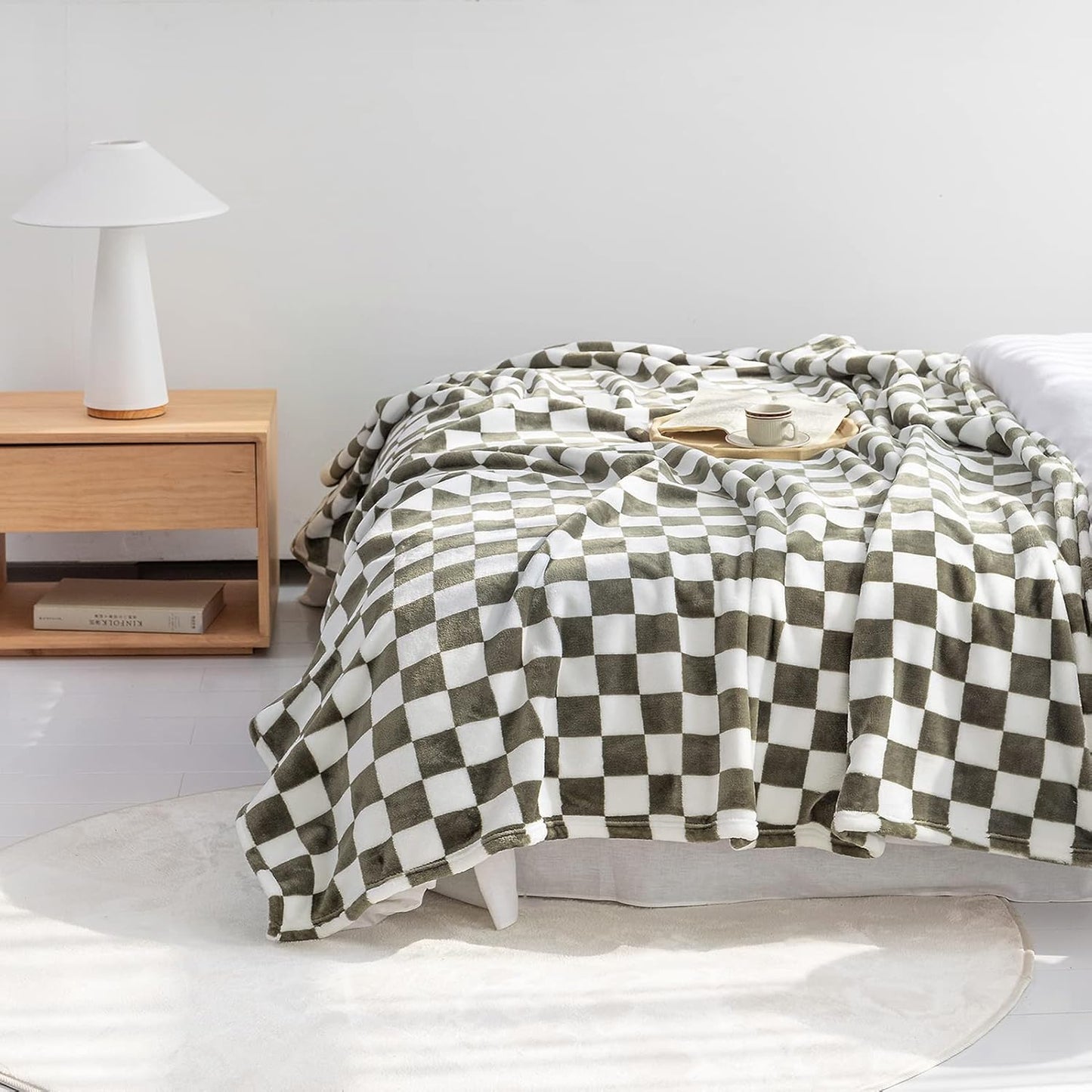 LOMAO Throw Blankets Flannel Blanket with Checkerboard Grid Pattern Soft Throw Blanket for Couch
