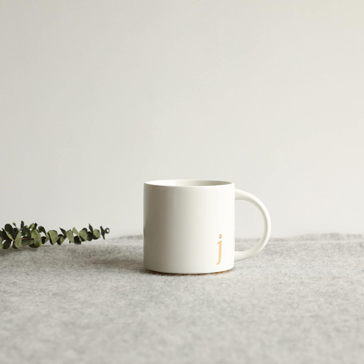 COLLECTIVE HOME - Monogram Ceramic Mugs, 15 oz Golden Initial Coffee Cups, Elegant Alphabet Tea