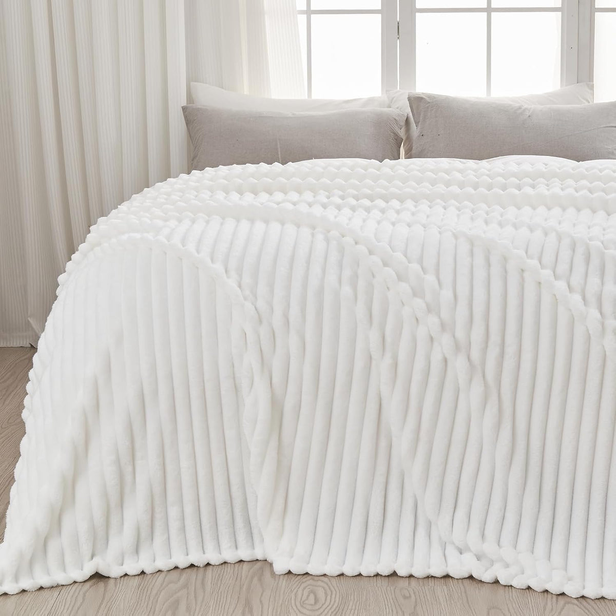 NEWCOSPLAY Super Soft Queen Blanket White Premium Silky Flannel Fleece 3D Ribbed Jacquard