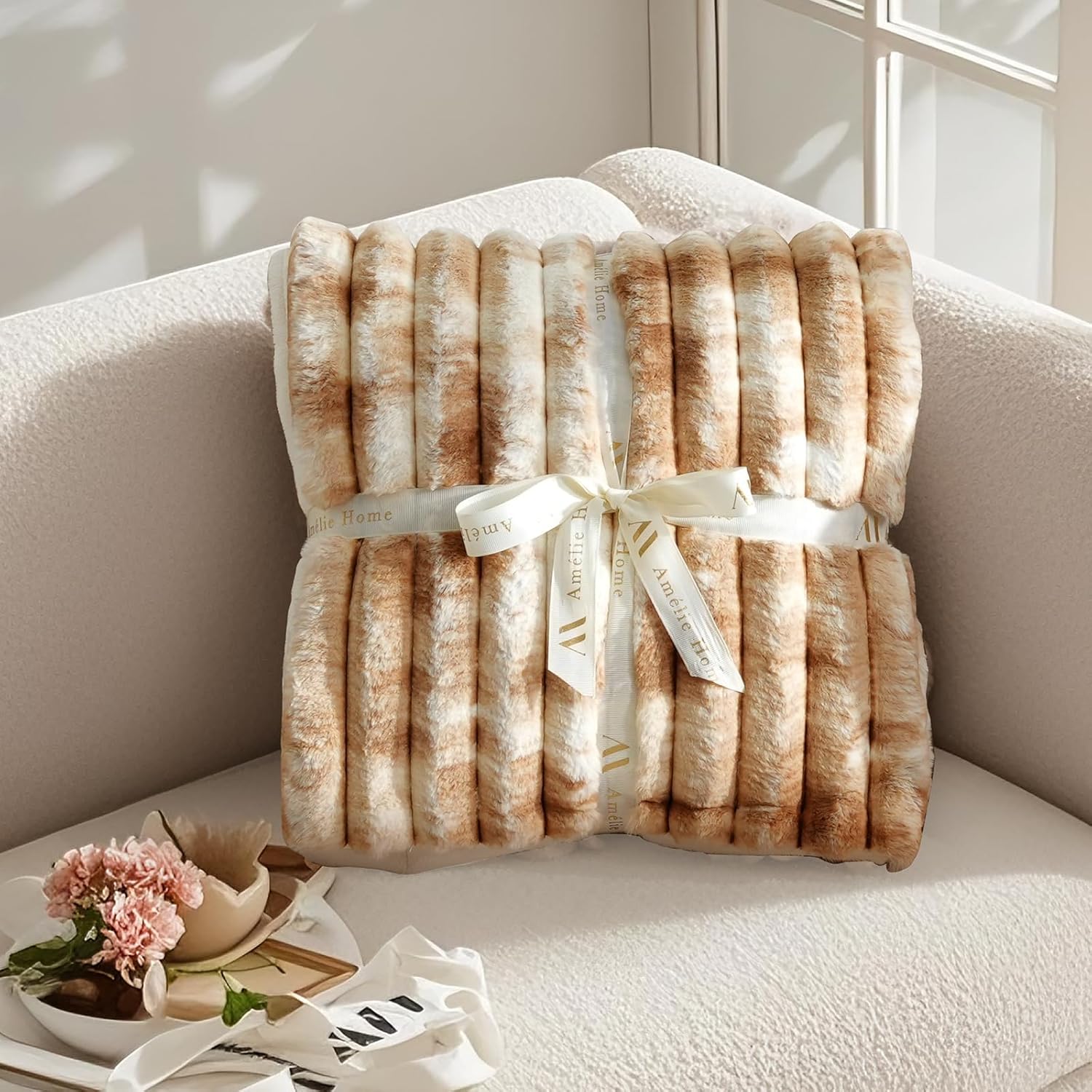 Amélie Home Faux Fur Throw Blanket for Couch, Cozy Fuzzy Fluffy Fur Luxurious Soft Striped Plush