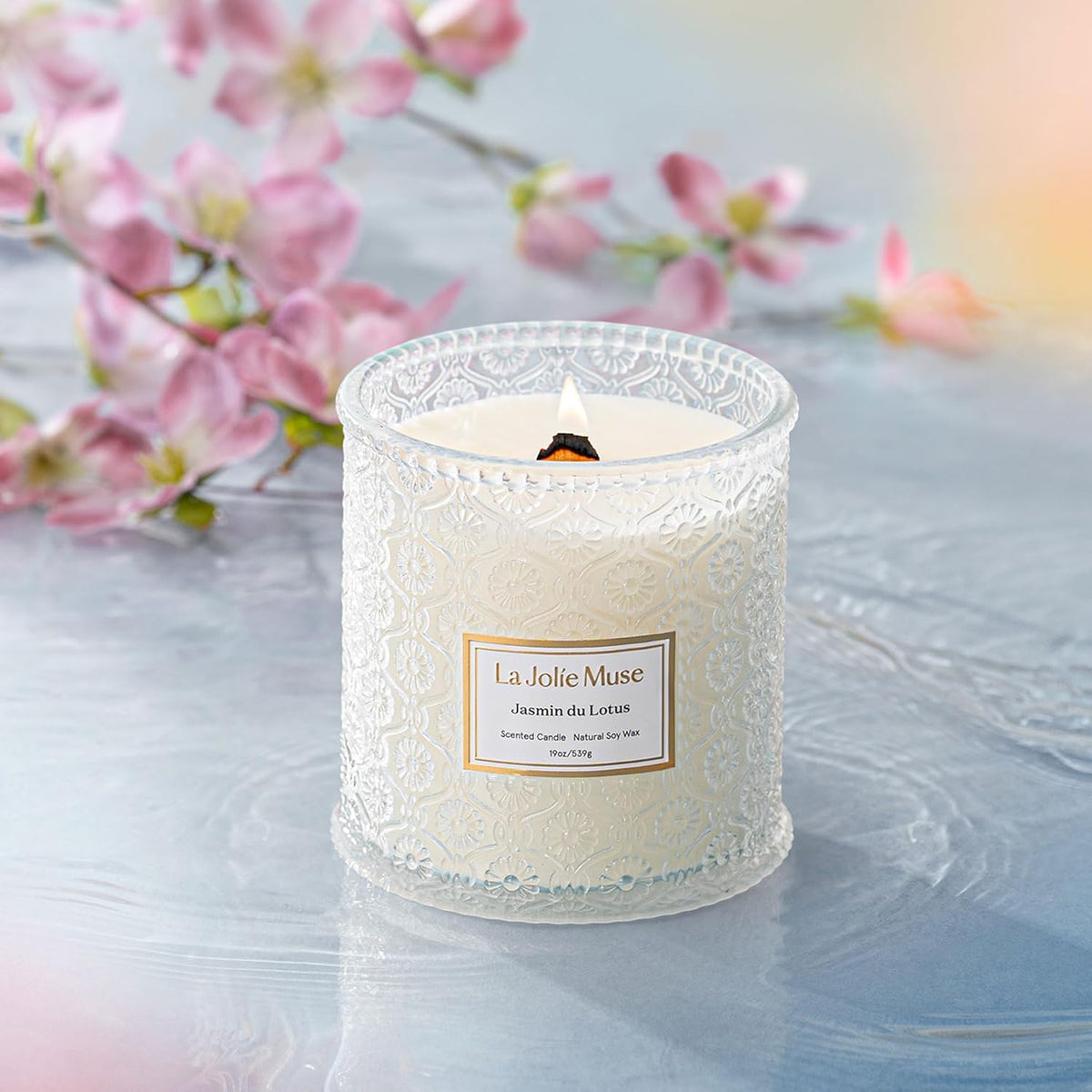 LA JOLIE MUSE Jasmin du Lotus Candle - Ivy, Jasmine, Cedarwood | 19 oz Large Wooden Wick Candle |