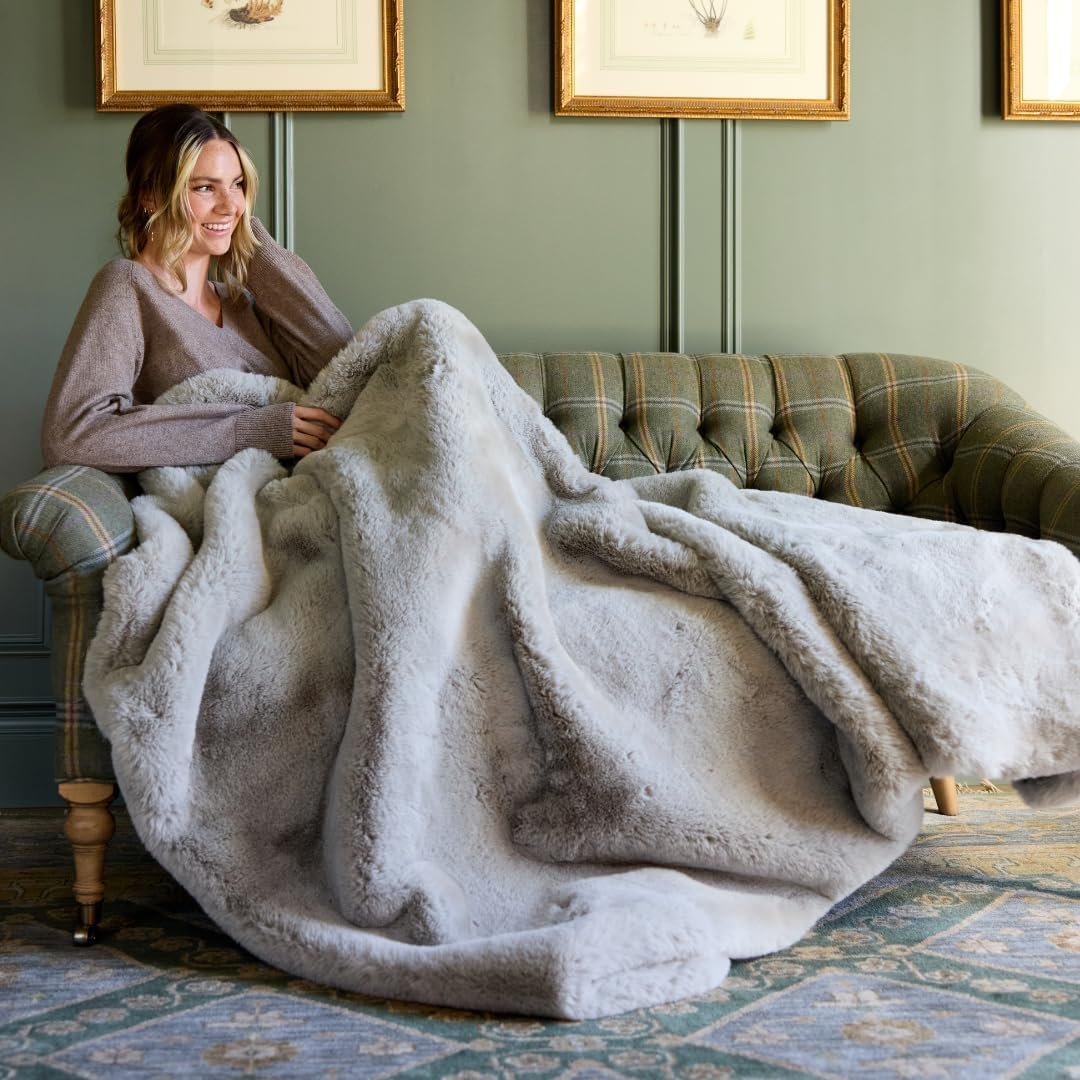 Nuzzie Snuggle Luxe Premium Soft Eco-Conscious Cozy Throw Blanket for Perfect Comfort - Earl Grey