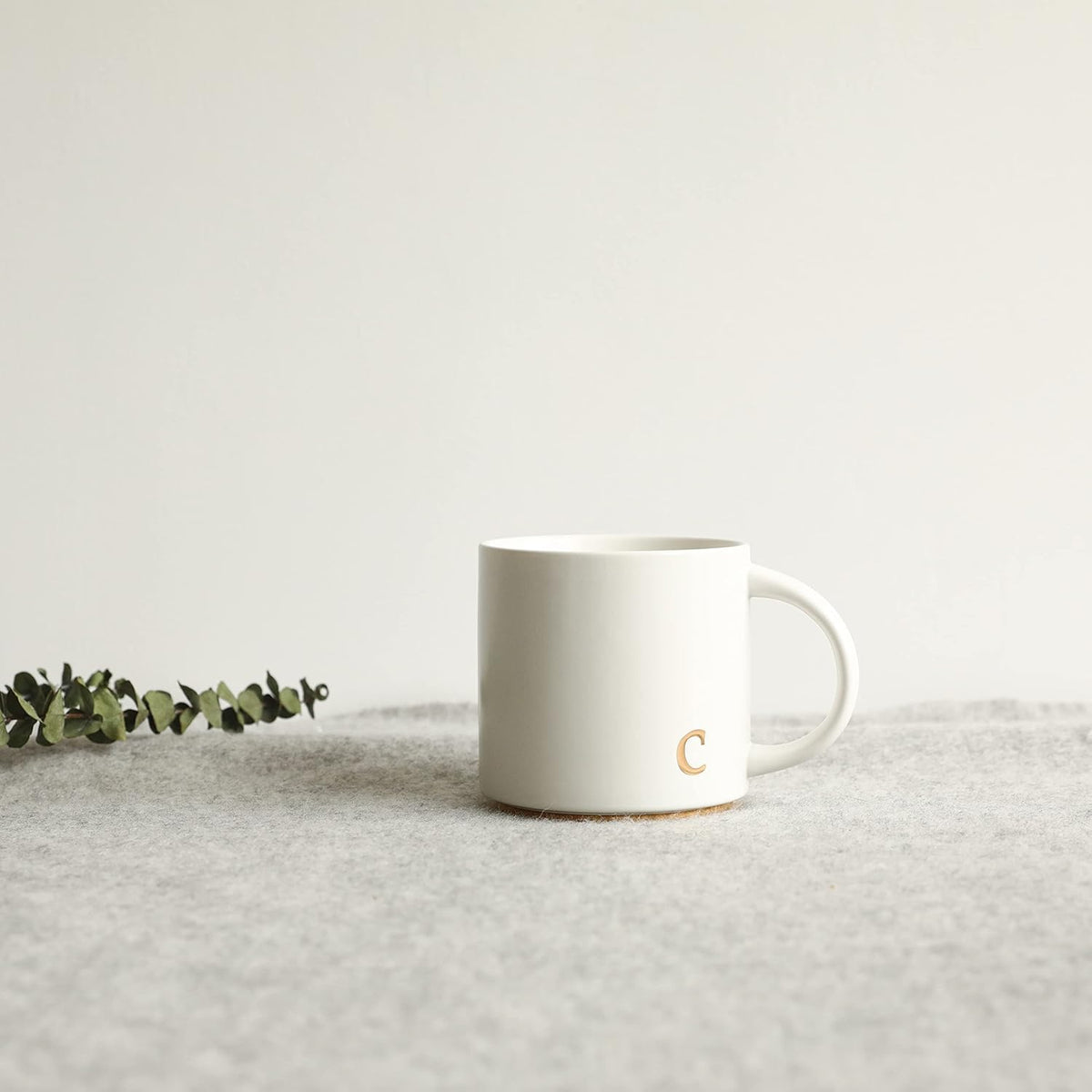 COLLECTIVE HOME - Monogram Ceramic Mugs, 15 oz Golden Initial Coffee Cups, Elegant Alphabet Tea