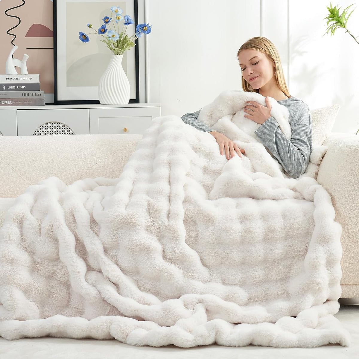 Cozy Bliss Faux Fur Throw Blanket for Couch, Fuzzy Soft Plush Thick Bubble Blanket for Sofa Bedroom