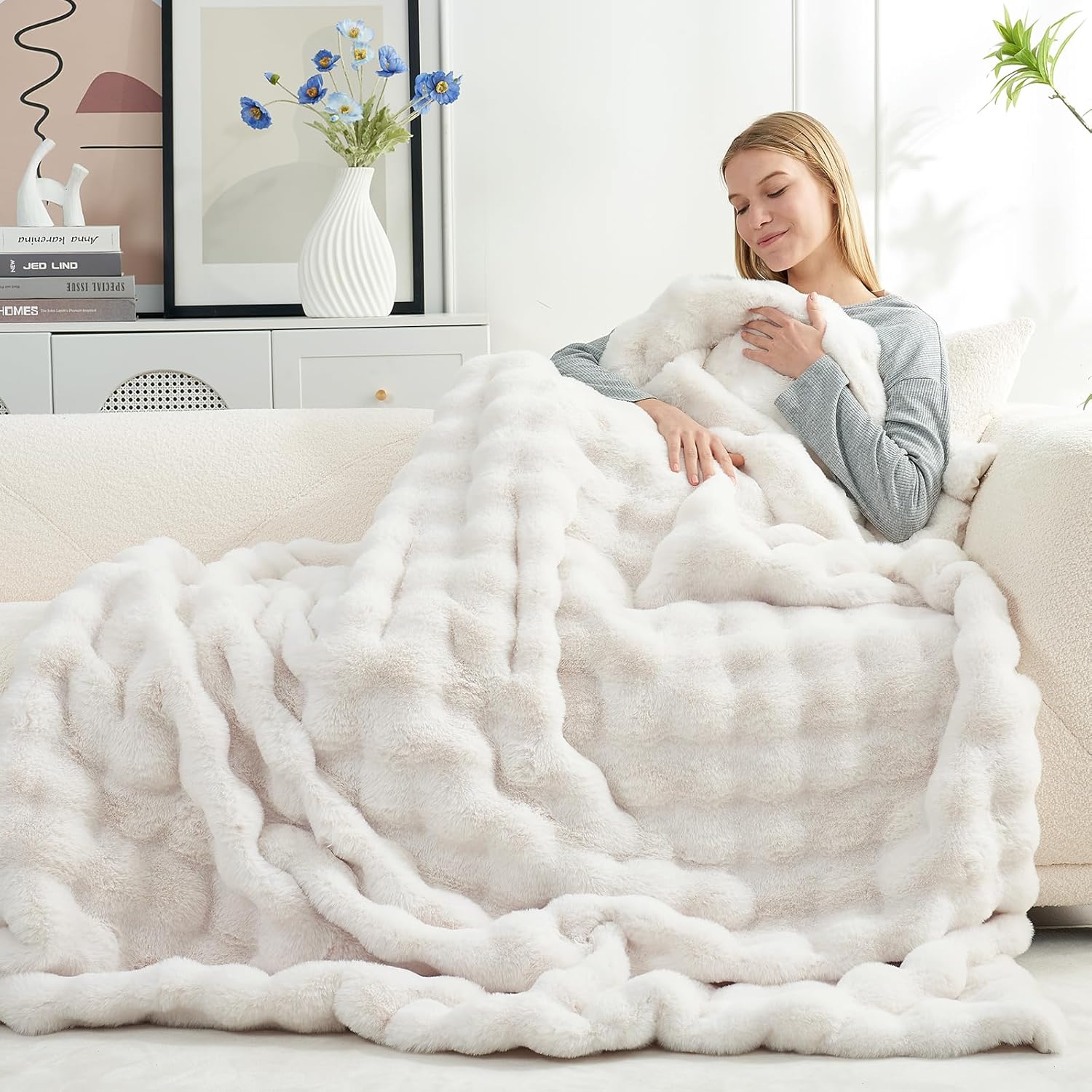 Cozy Bliss Faux Fur Throw Blanket for Couch, Fuzzy Soft Plush Thick Bubble Blanket for Sofa Bedroom