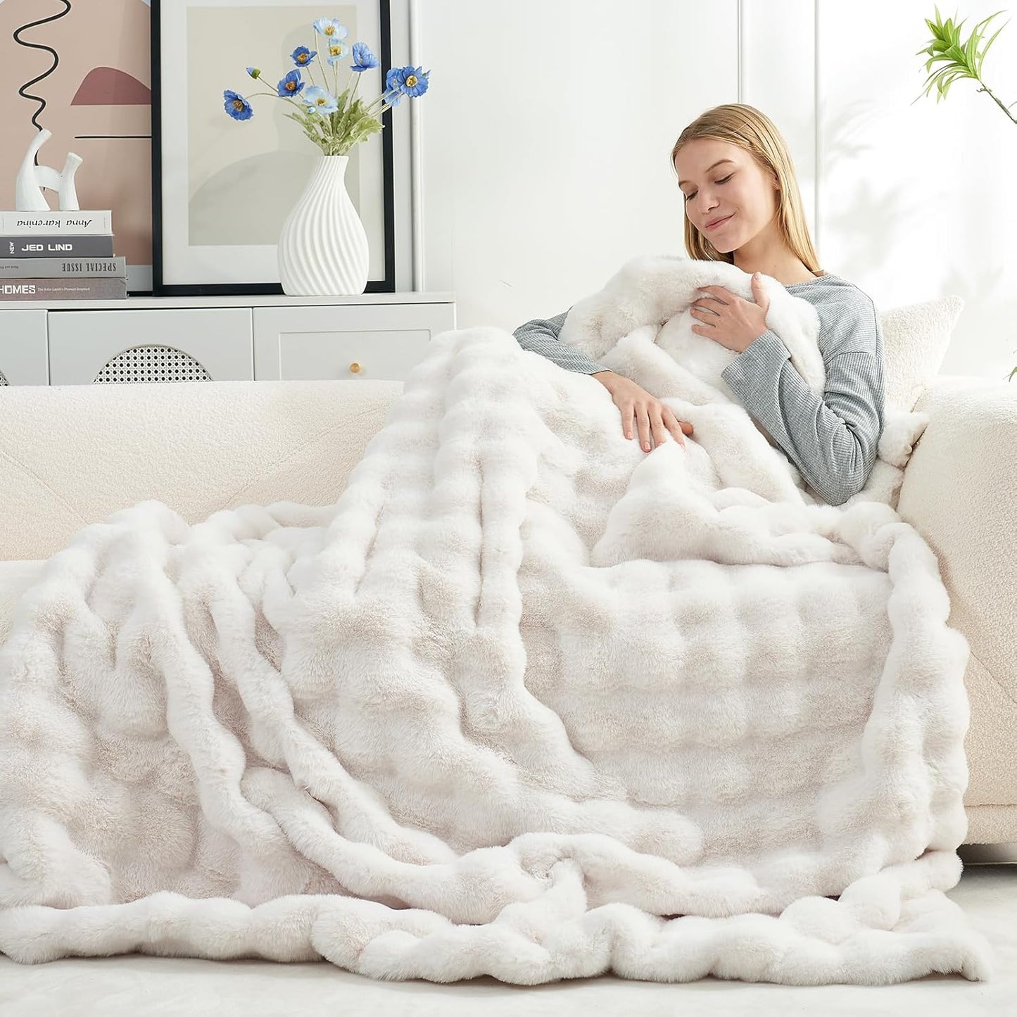 Cozy Bliss Faux Fur Throw Blanket for Couch, Fuzzy Soft Plush Thick Bubble Blanket for Sofa Bedroom
