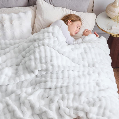 NEWCOSPLAY Faux Fur Twin Blanket White Bubble Blanket Thick Warm Soft for Couch Sofa Bed 550GSM