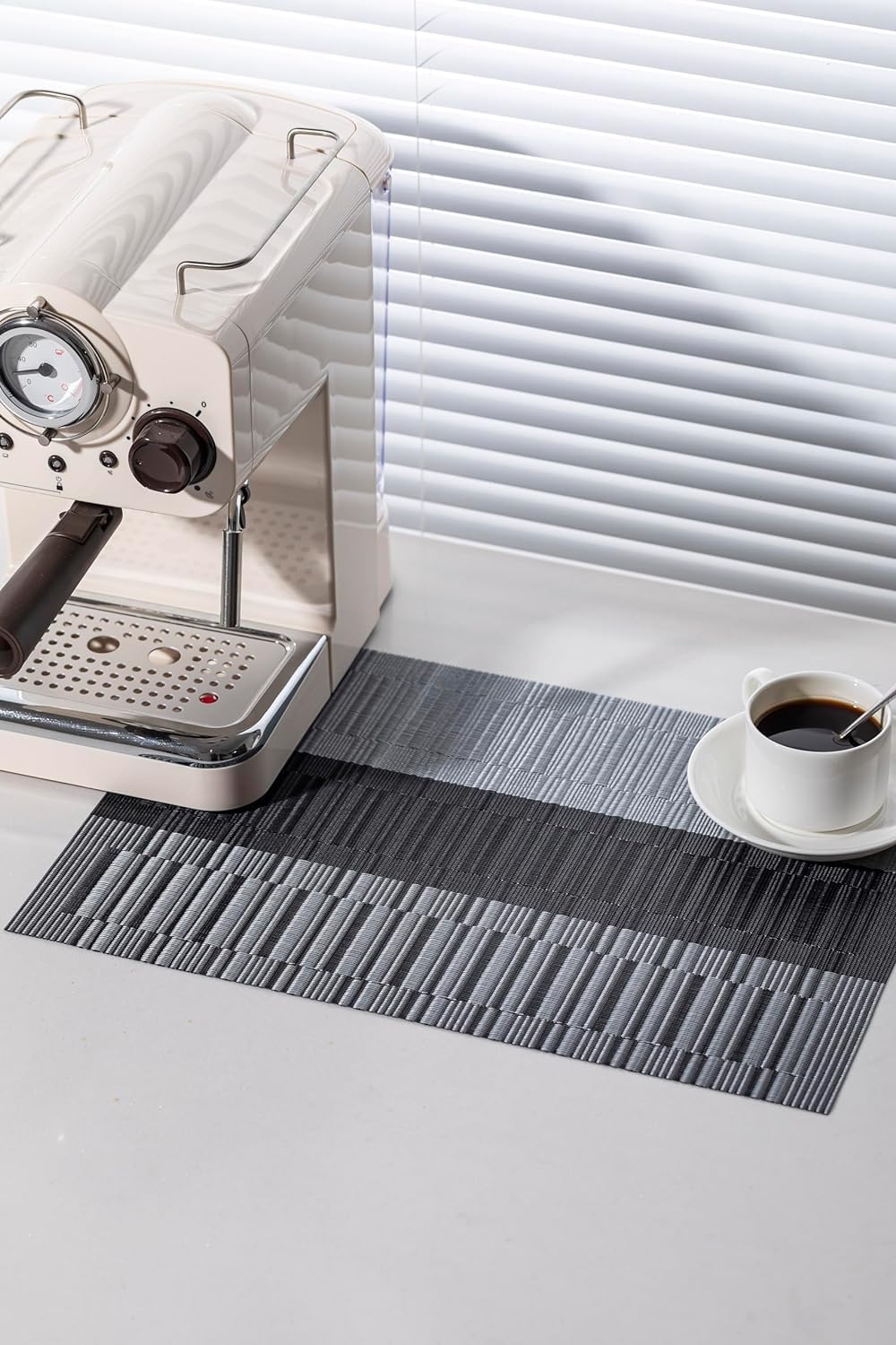 LEXMORE PlaceMats Set of 12 Vinyl/Plastic Woven Place Mats for Kitchen Table Indoor/Outdoor