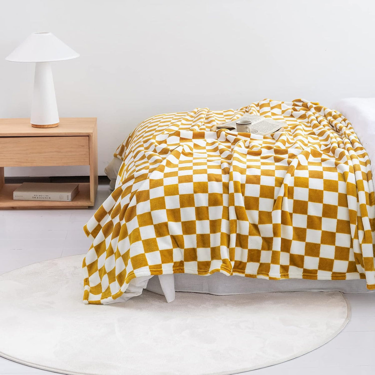 LOMAO Throw Blankets Flannel Blanket with Checkerboard Grid Pattern Soft Throw Blanket for Couch