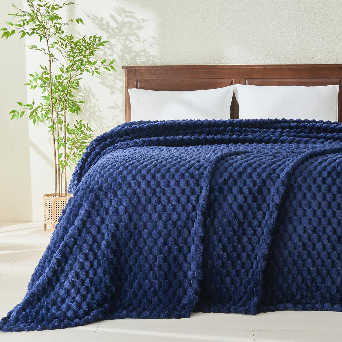 NEWCOSPLAY Super Soft King Blanket Dark Navy Premium Silky Flannel Fleece 3D Clouds Stylish