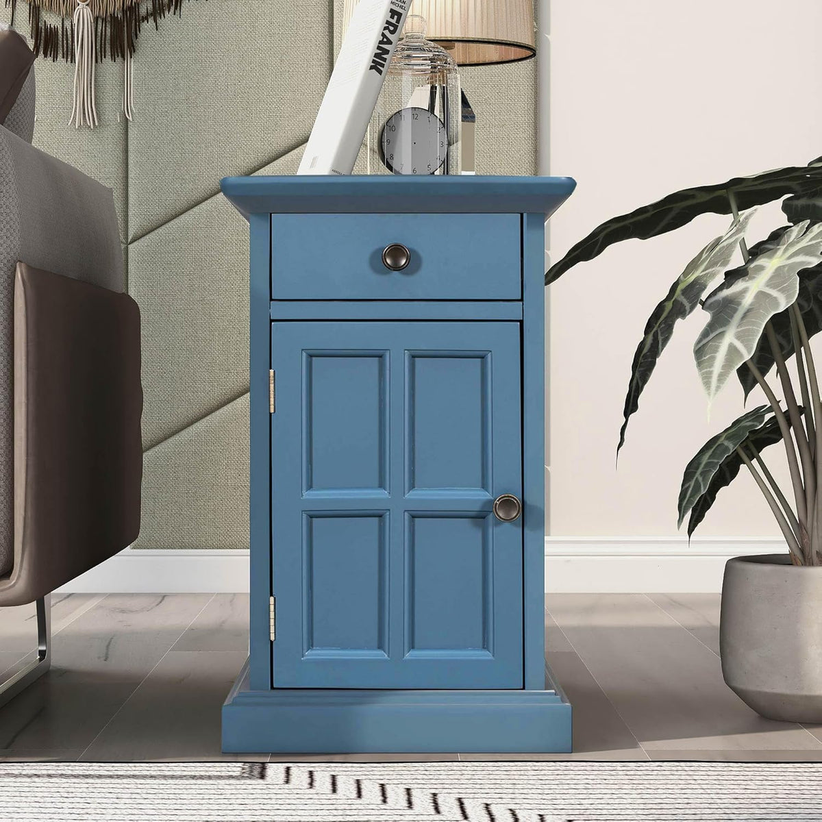 Traditional Wood End Table with Charging Station, Modern Vintage Sofa Chair Side Table Nightstand