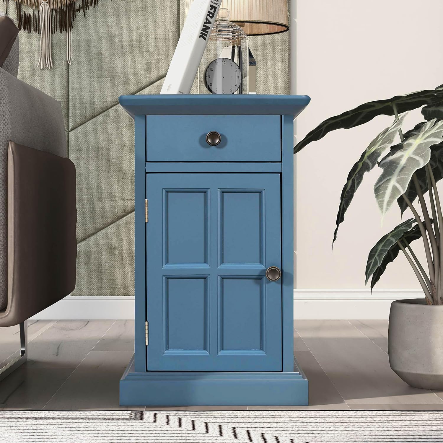 Traditional Wood End Table with Charging Station, Modern Vintage Sofa Chair Side Table Nightstand