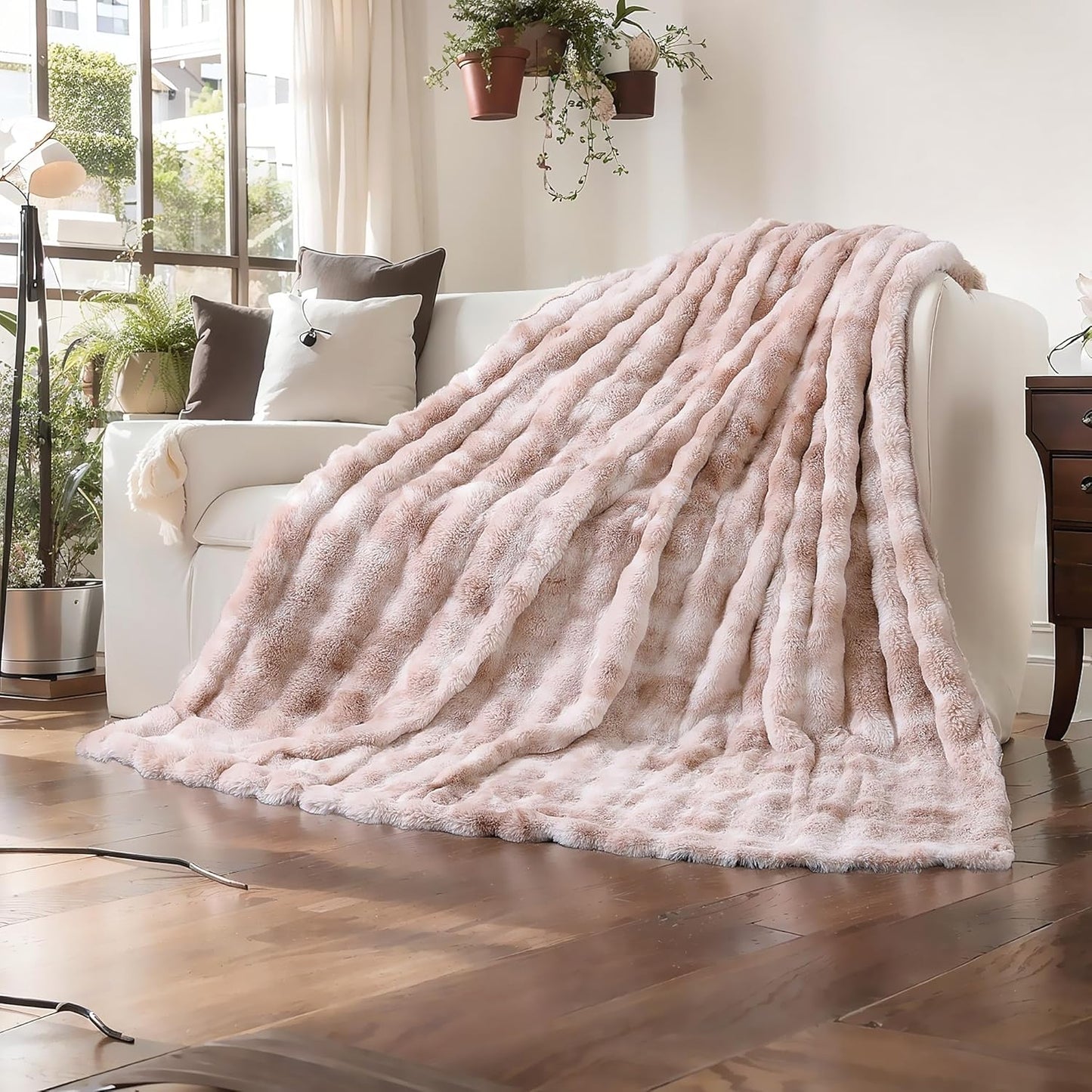 UKELER Camel Faux Fur Throw Blanket 50''x60'' Decorative Shaggy Velvet Blanket Fluffy Cozy Plush