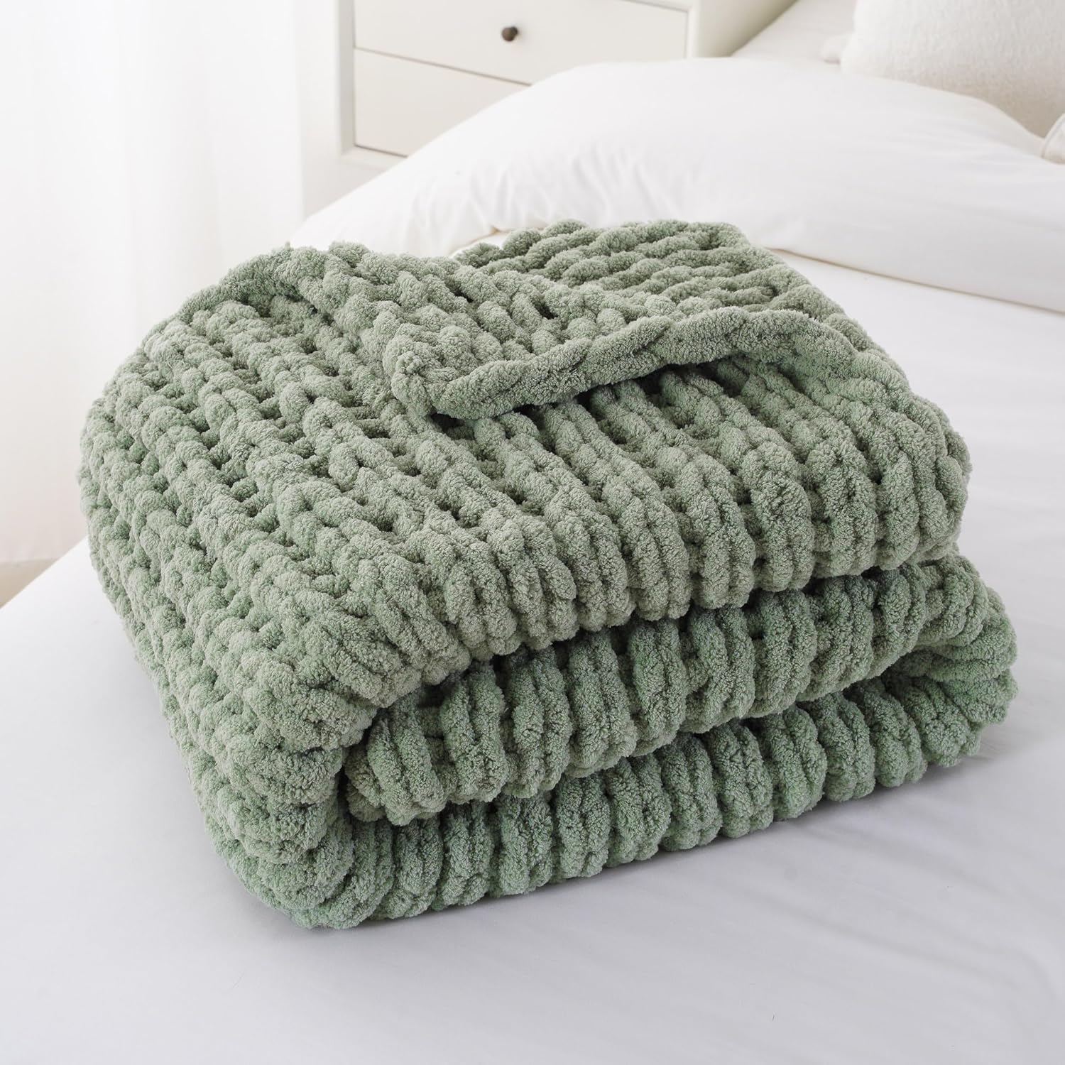 Battilo Chunky Knit Throw Blanket, Soft and Thick Chenille Throw Blanket, 50"x60" Handmade Cable