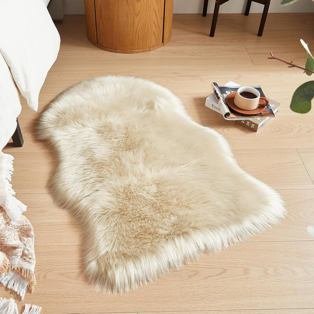 AMTOVO Faux Fur Rug, Beige Small Area Rug, Fluffy Sheepskin Rug, Fuzzy Ultra Soft 2 x 3 ft Shag