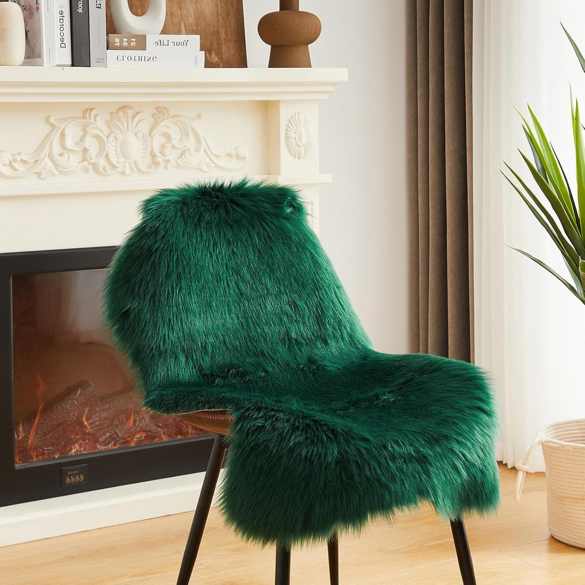 AMTOVO Faux Fur Rug, Dark Green Small Area Rug, Fluffy Sheepskin Rug, Fuzzy Ultra Soft 2 x 3 ft