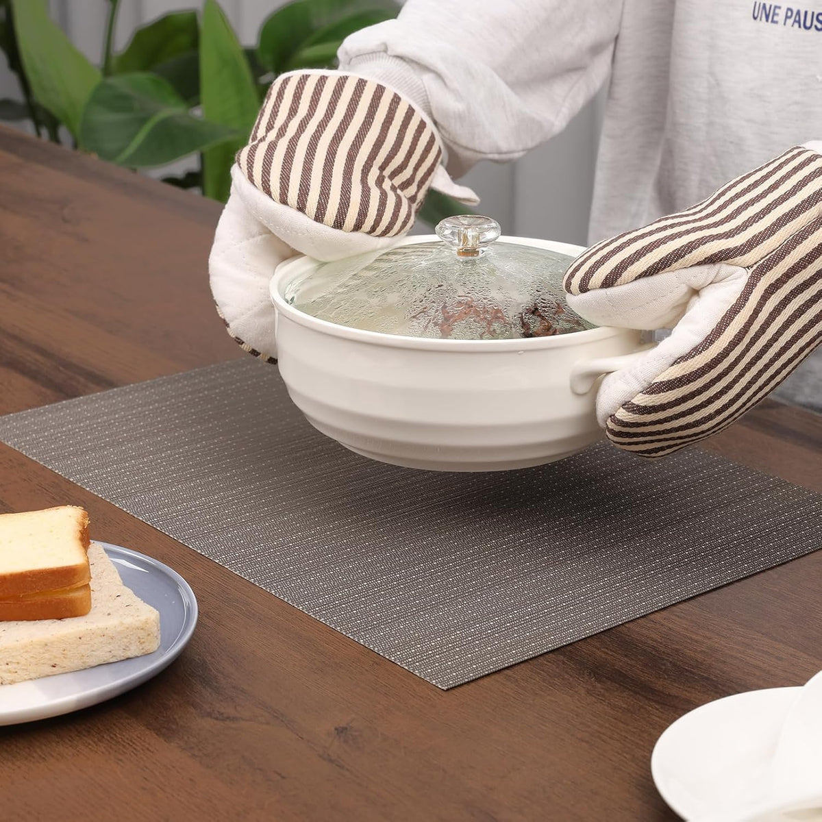 Myir JUN Placemats Set of 8, Vinyl Woven Placemats Place Mats Indoor Set of 8 Washable Table Mats