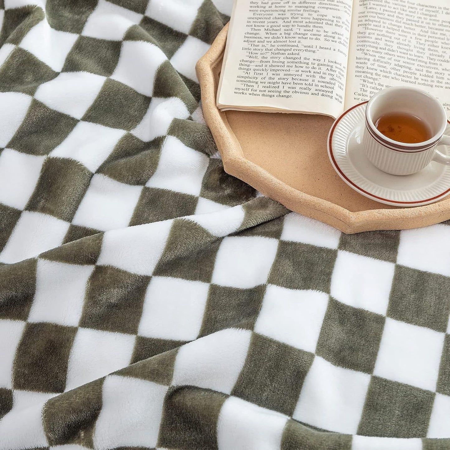 LOMAO Throw Blankets Flannel Blanket with Checkerboard Grid Pattern Soft Throw Blanket for Couch