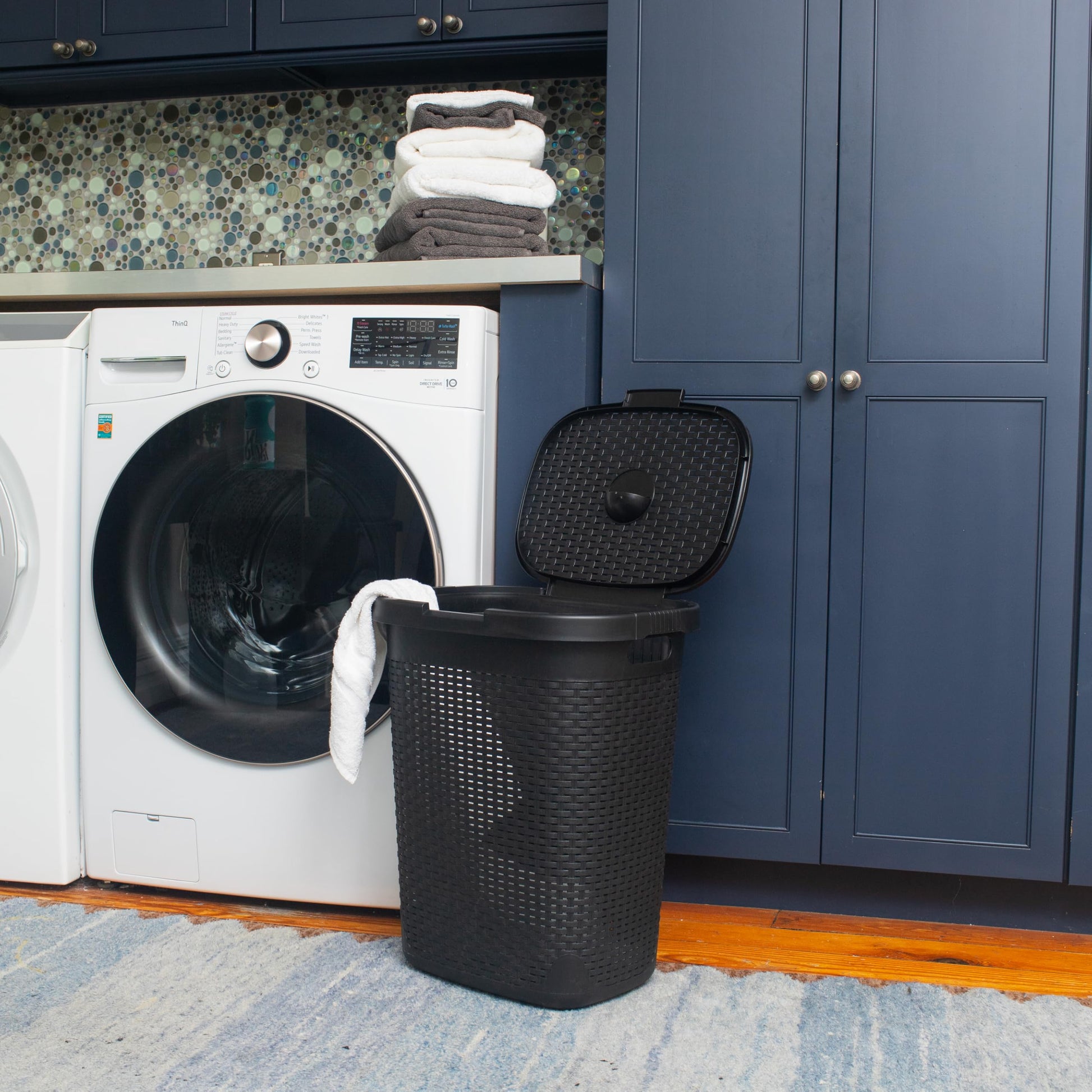 Mind Reader Slim Laundry Hamper with Lid, 50L Clothes Basket, Premium Wicker Design, Plastic, Black