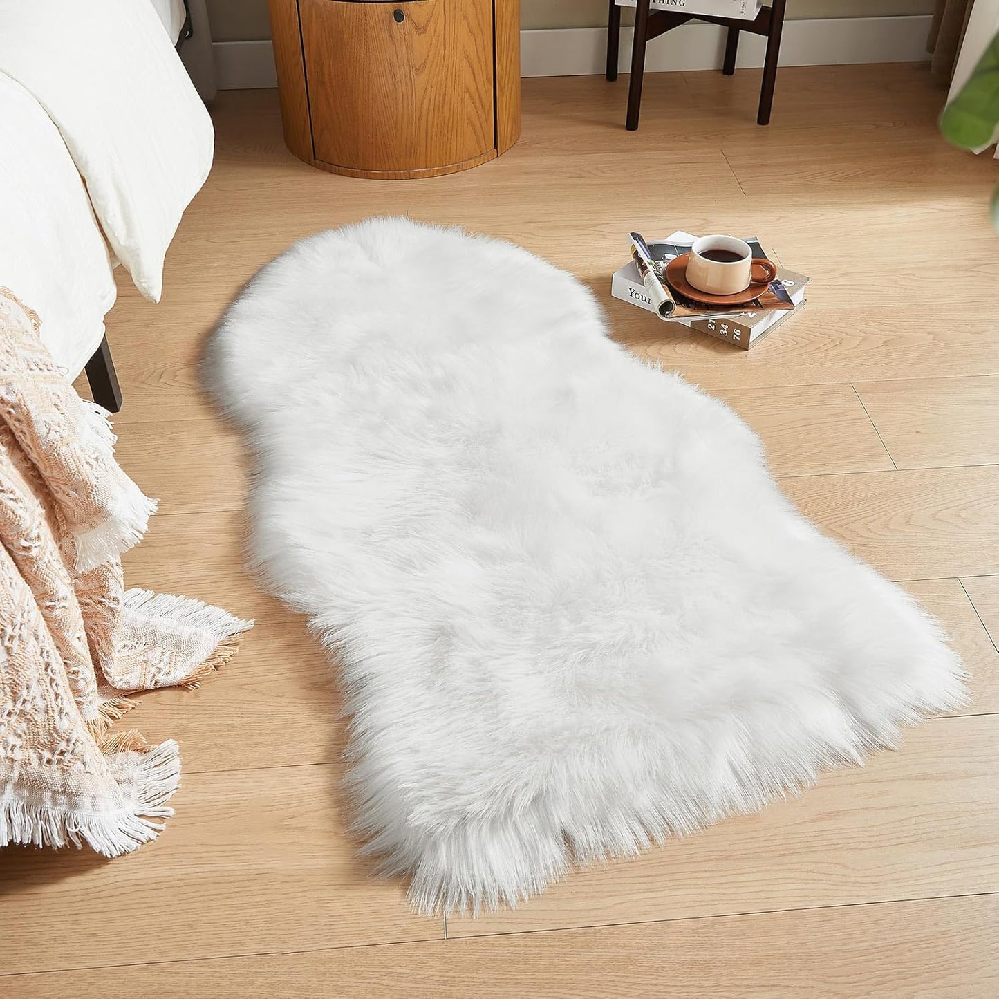 AMTOVO Faux Fur Rug, White Area Rug, Fluffy Sheepskin Rug, Fuzzy Ultra Soft 2 x 4 ft Shag Rugs for