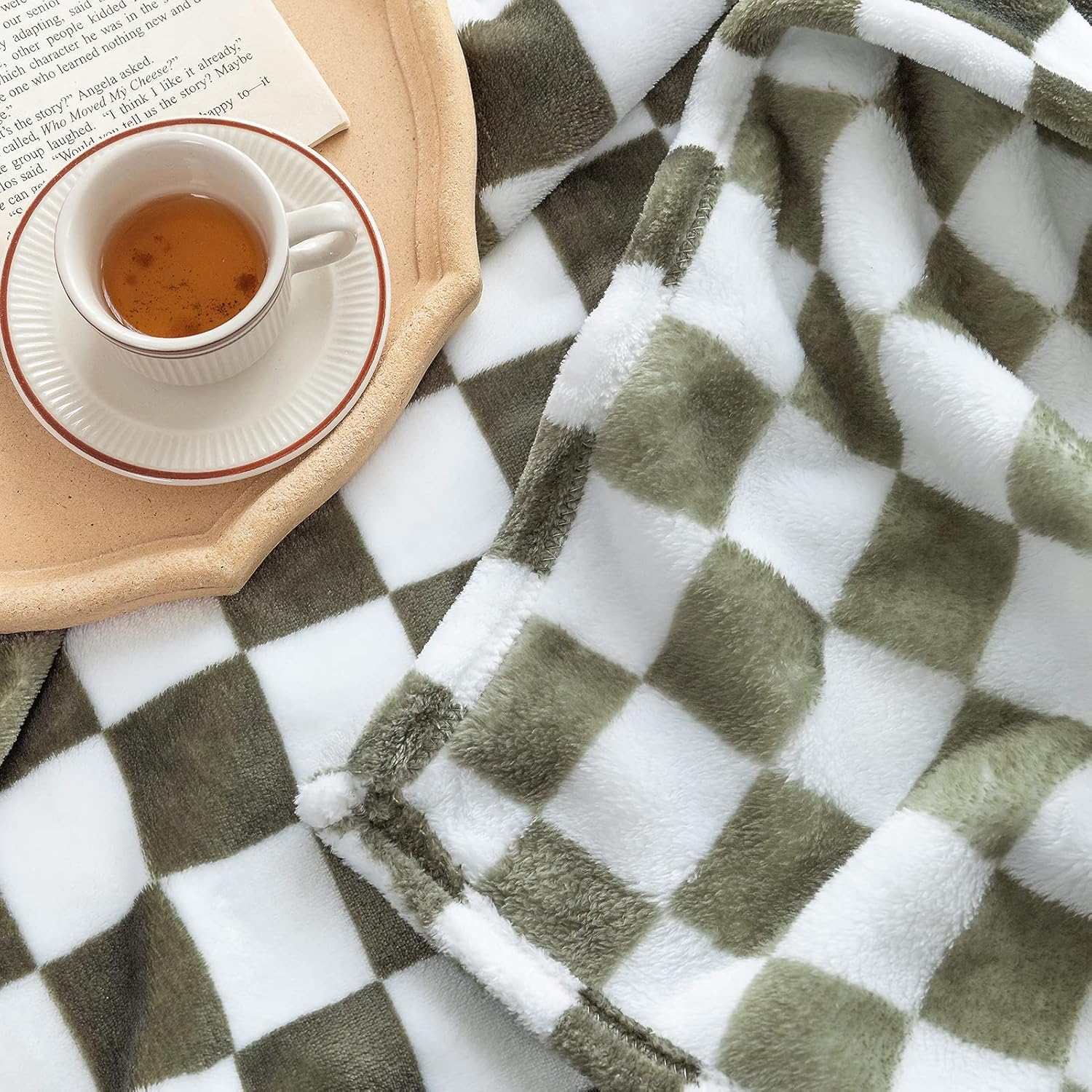 LOMAO Throw Blankets Flannel Blanket with Checkerboard Grid Pattern Soft Throw Blanket for Couch