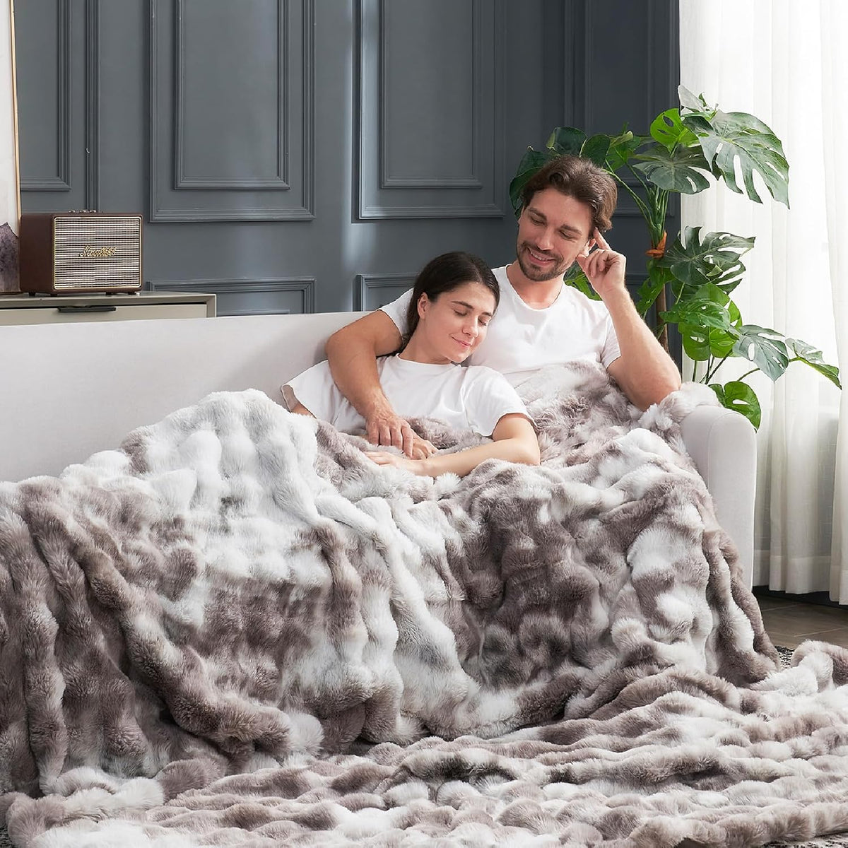 Cozy Bliss Faux Fur Throw Blanket for Couch, Fuzzy Soft Plush Thick Bubble Blanket for Sofa Bedroom