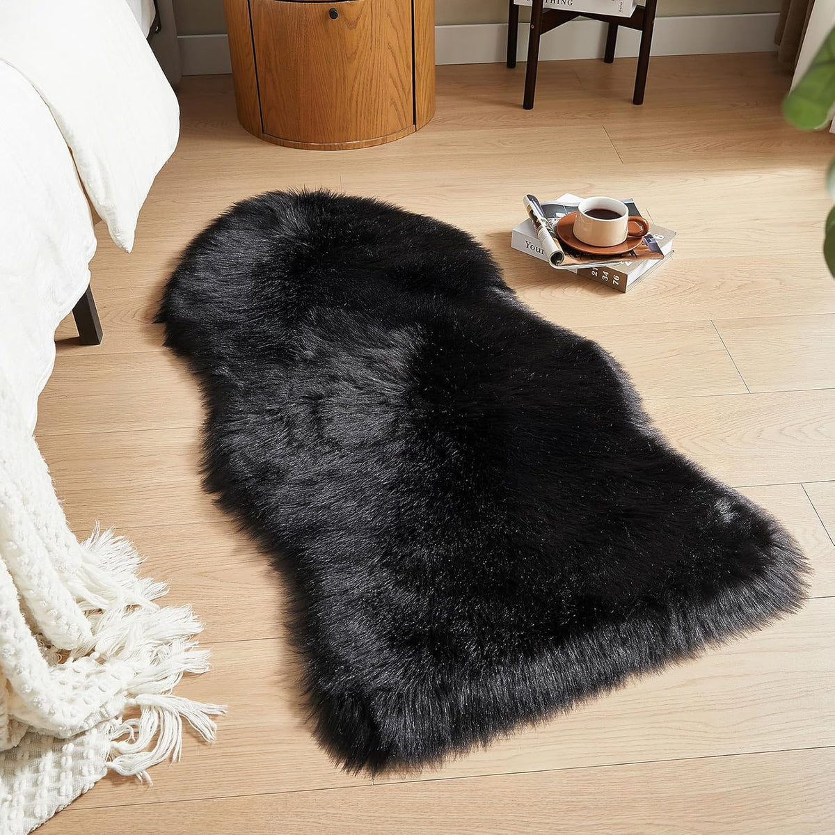 AMTOVO Faux Fur Rug, Black Area Rug, Fluffy Sheepskin Rug, Fuzzy Ultra Soft 2 x 4 ft Shag Rugs for